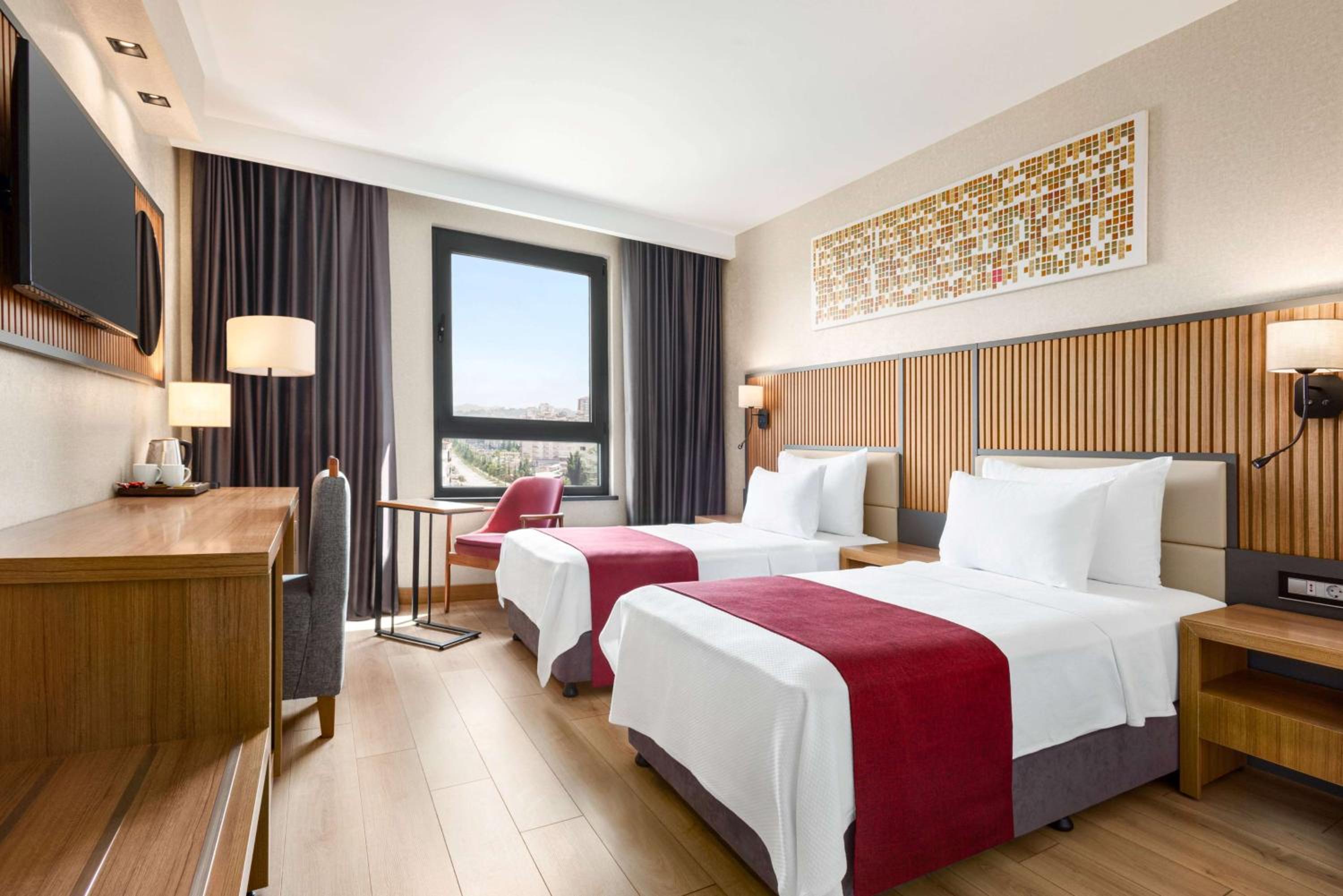 Suite with Two Single Beds- Non- Smoking - Photo 1