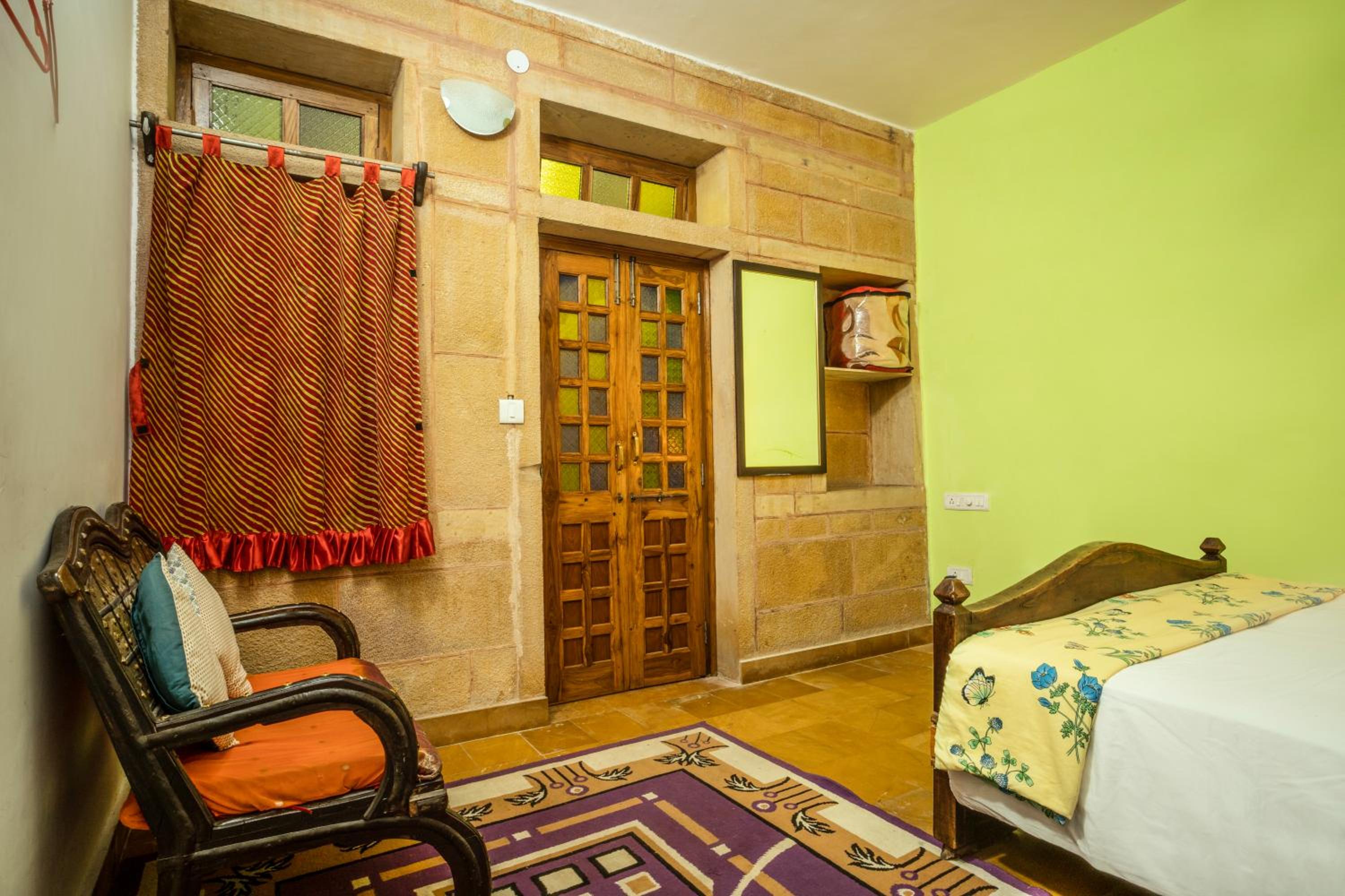 Standard Double Room - Photo 9