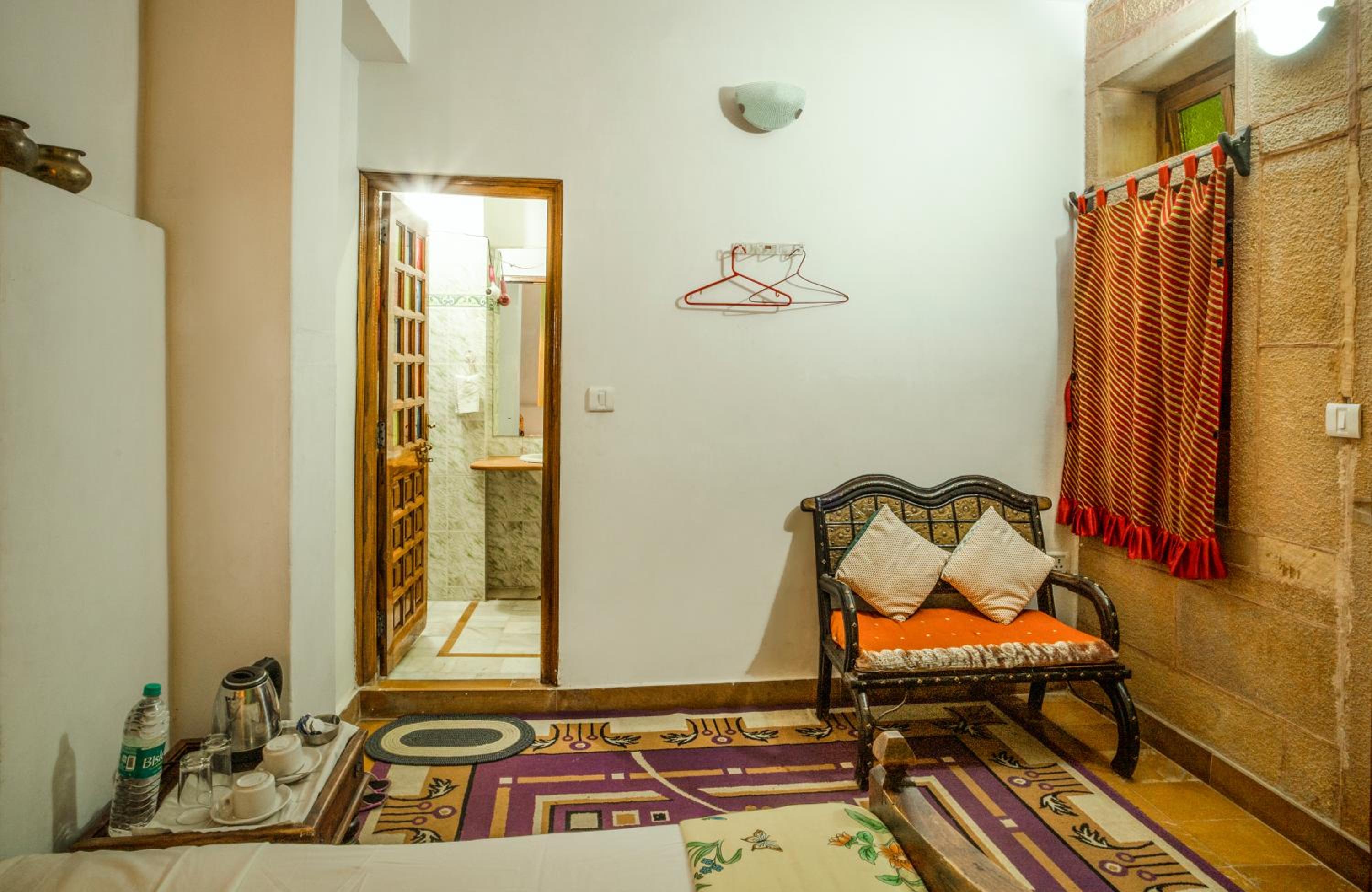 Standard Double Room - Photo 8