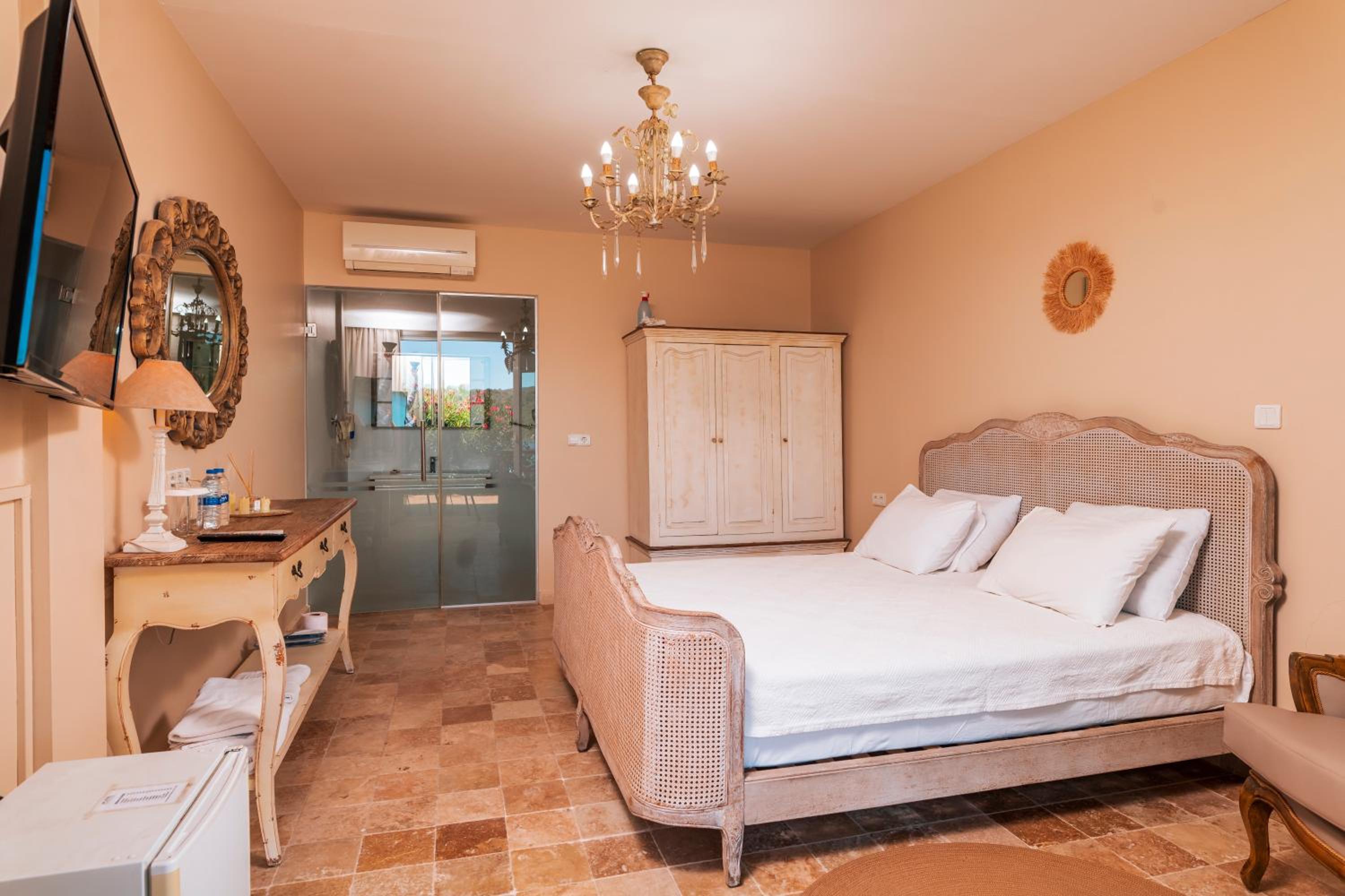 Budget Double Room photo 2
