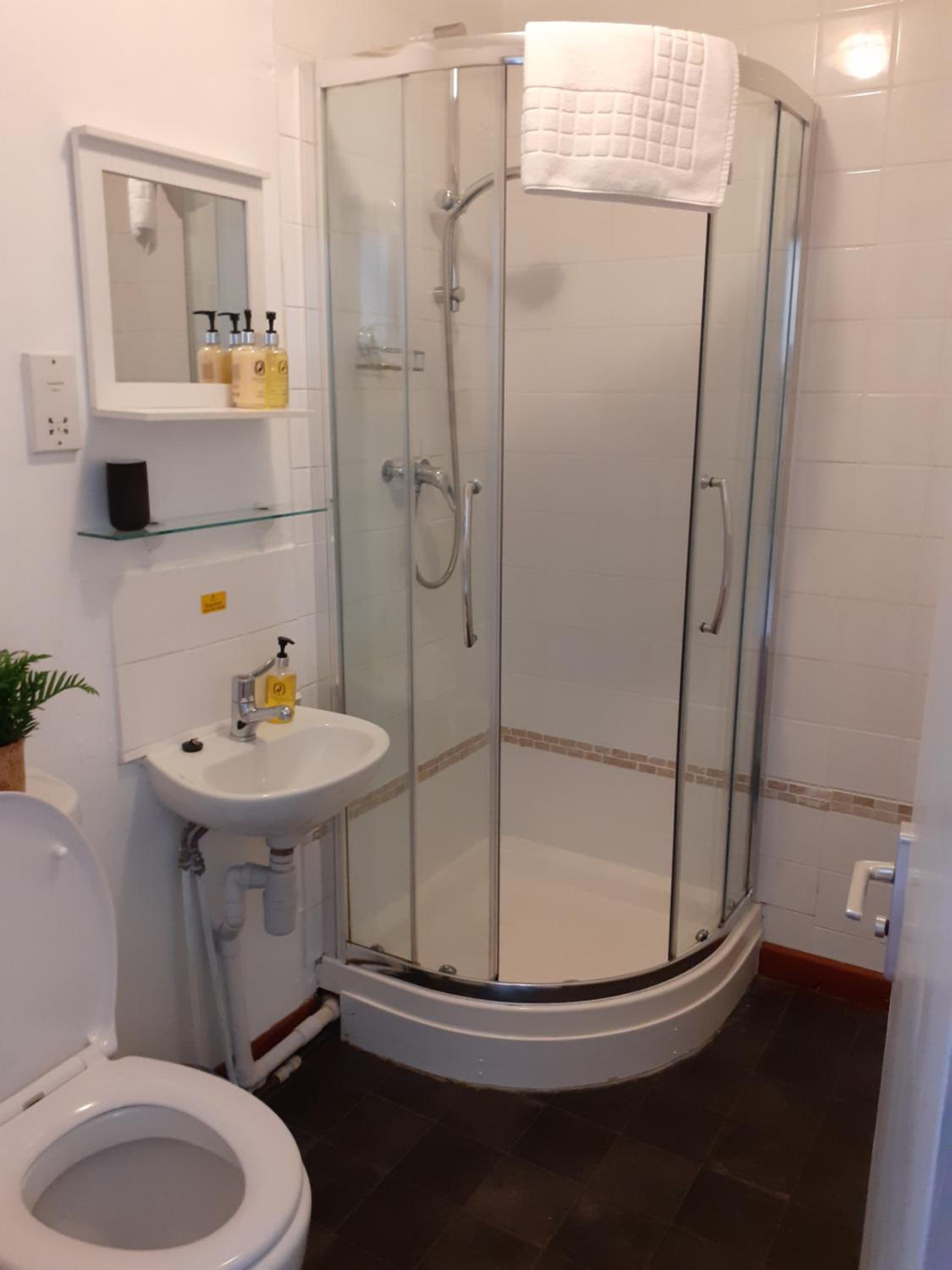 Double or Twin Room with Shower