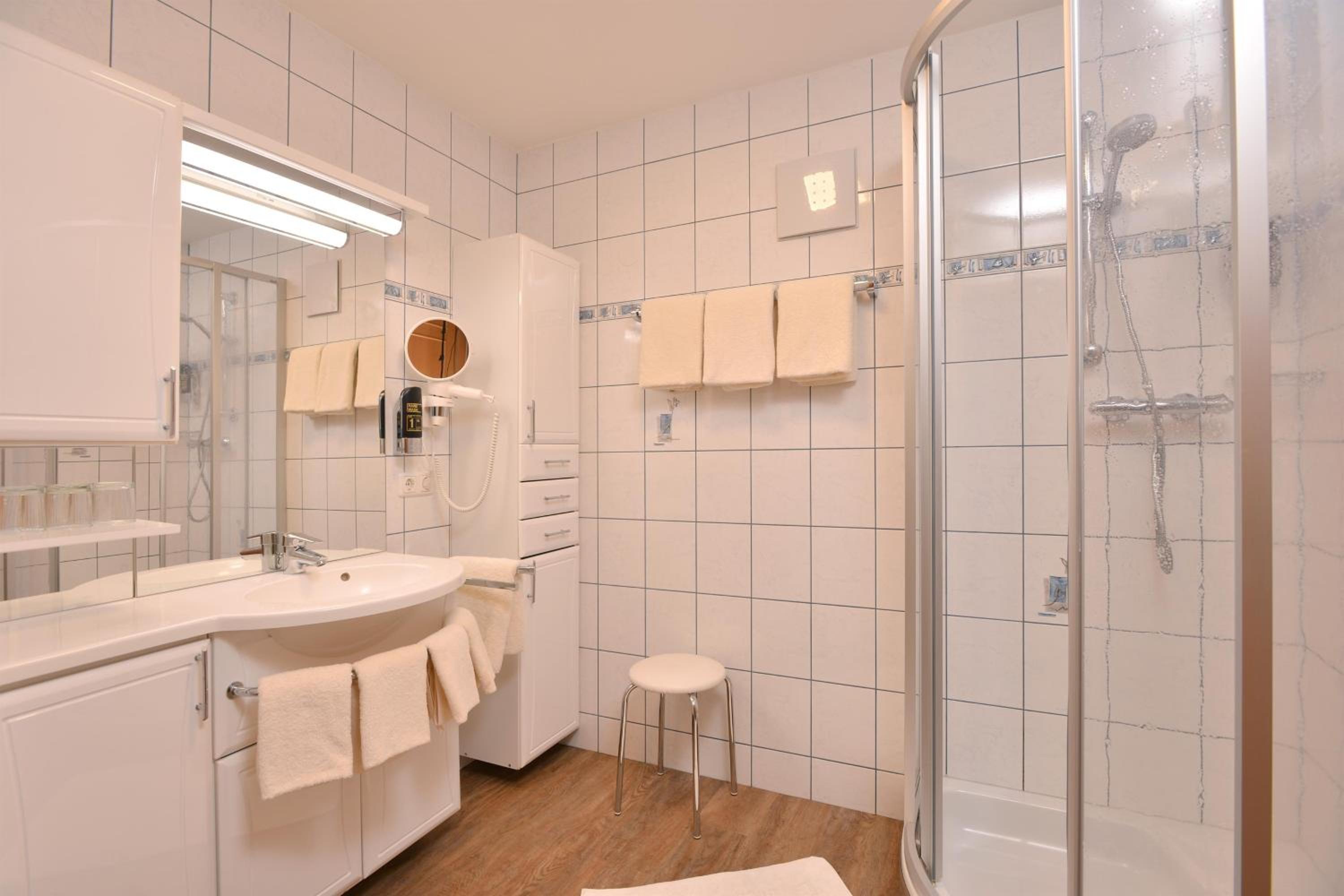 Apartment with Shower photo 2
