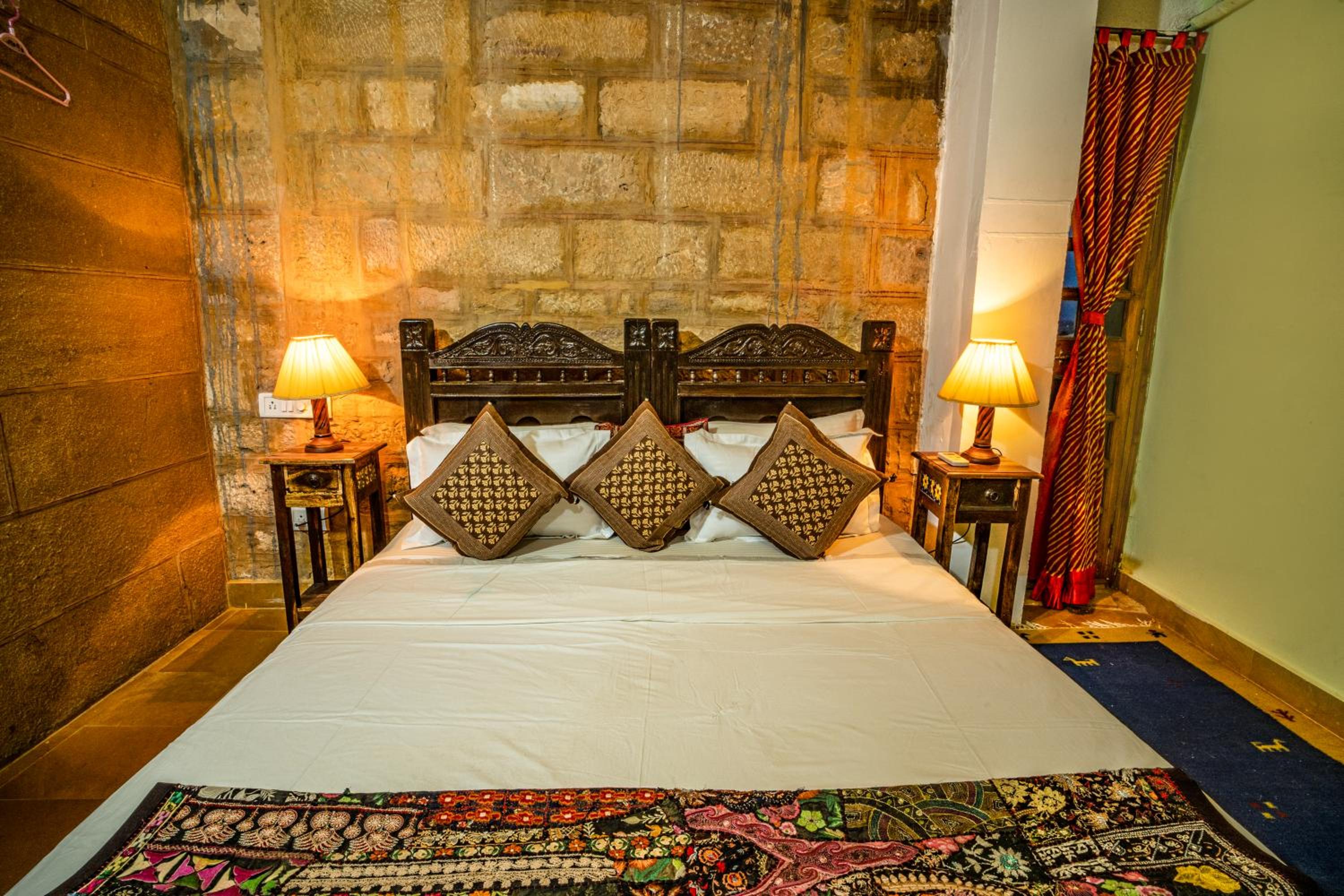 Deluxe Double Room - Photo 8