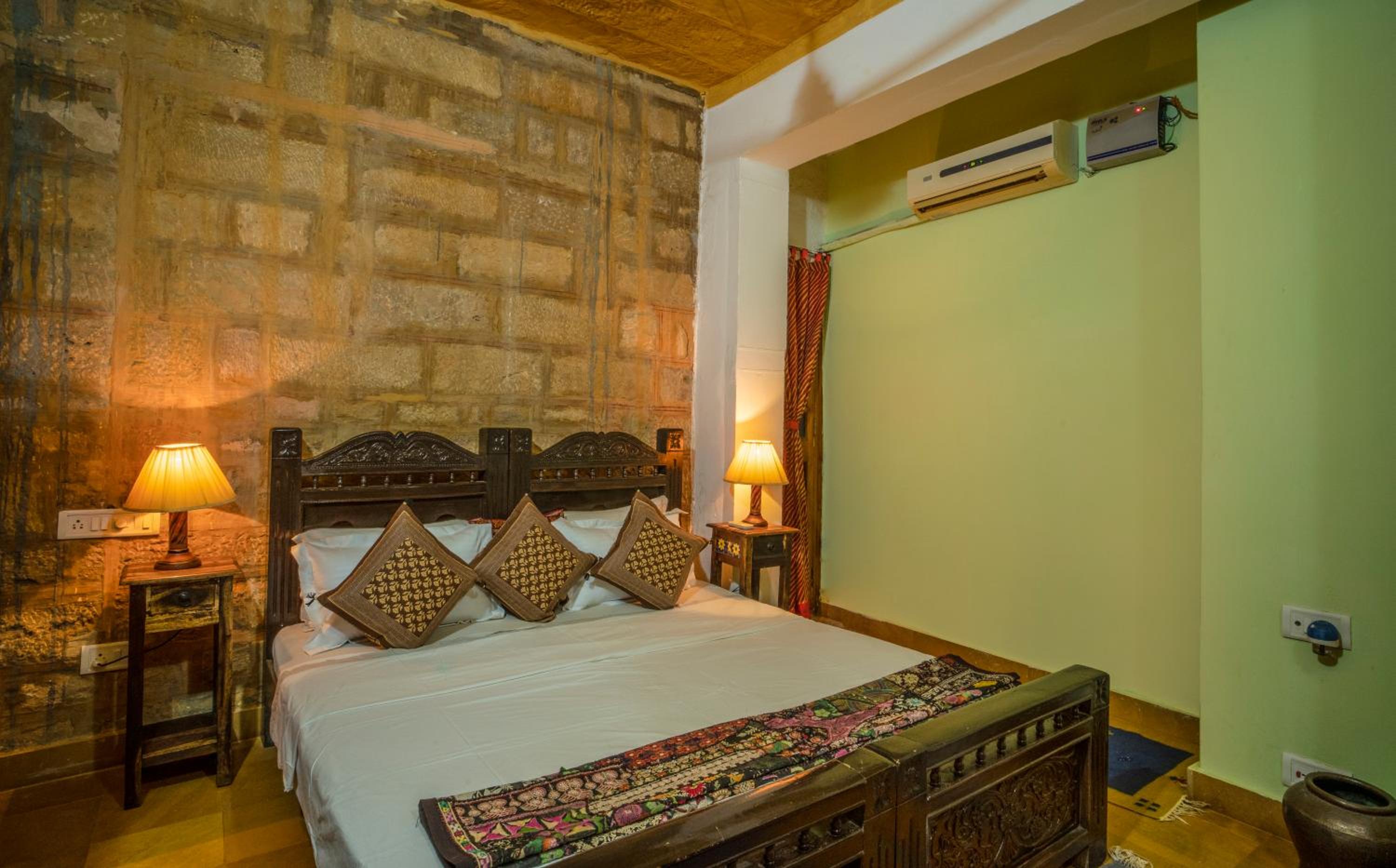 Deluxe Double Room - Photo 9