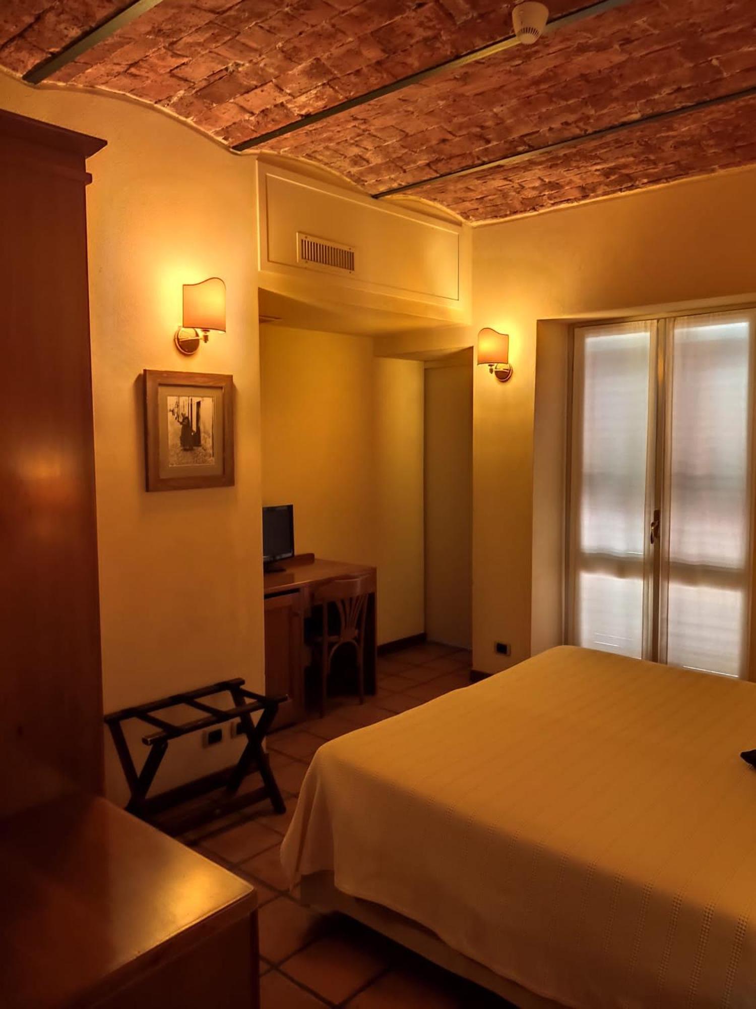 Double Room - Photo 5