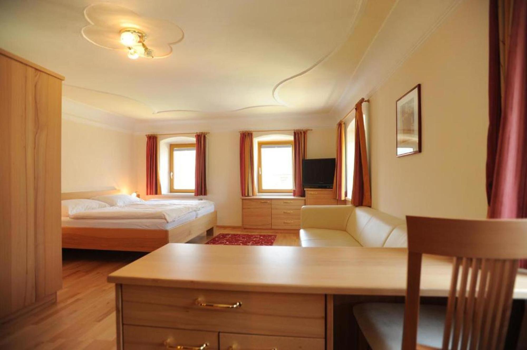 Double Room with Shower photo 3