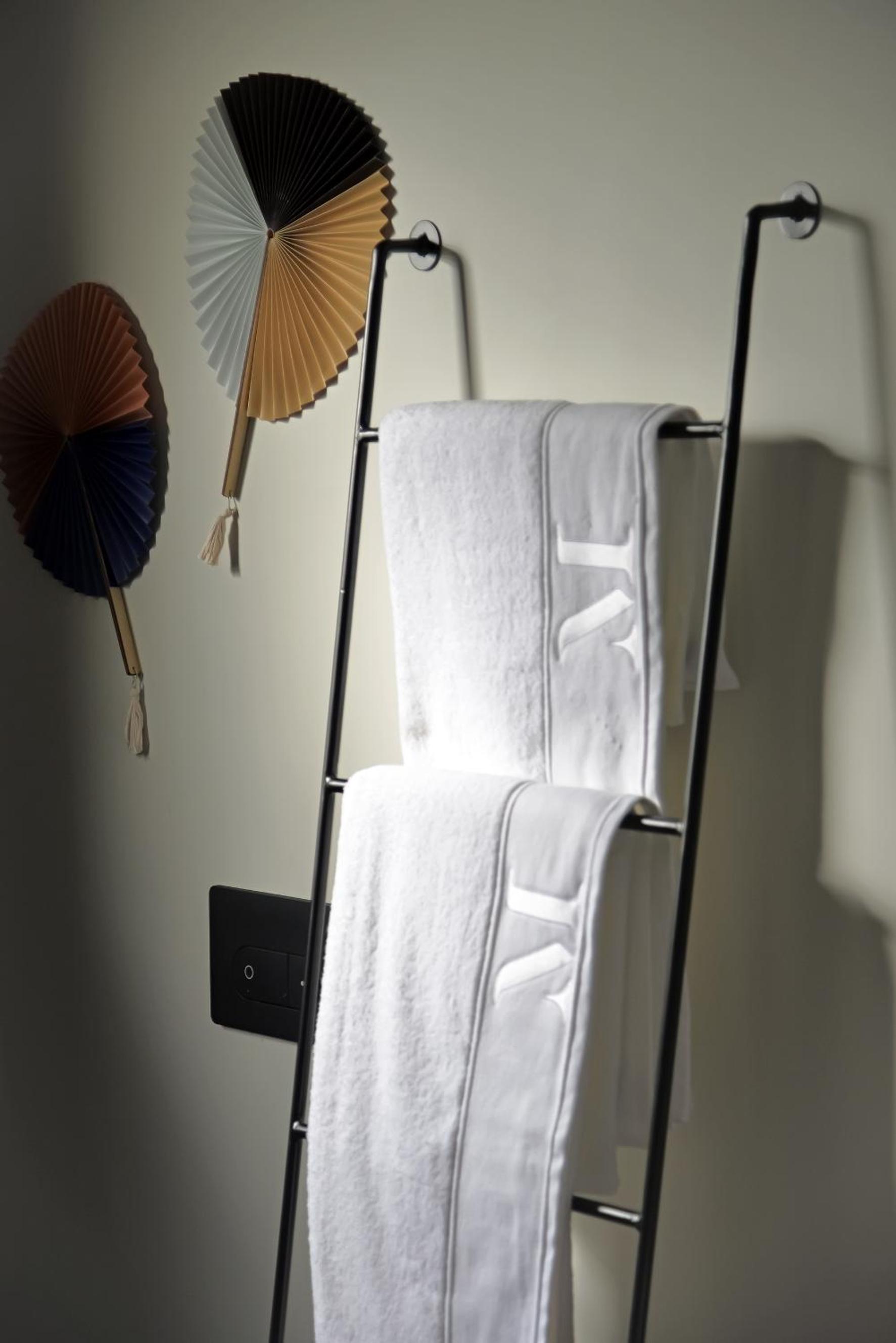 Deluxe Room - Photo 11