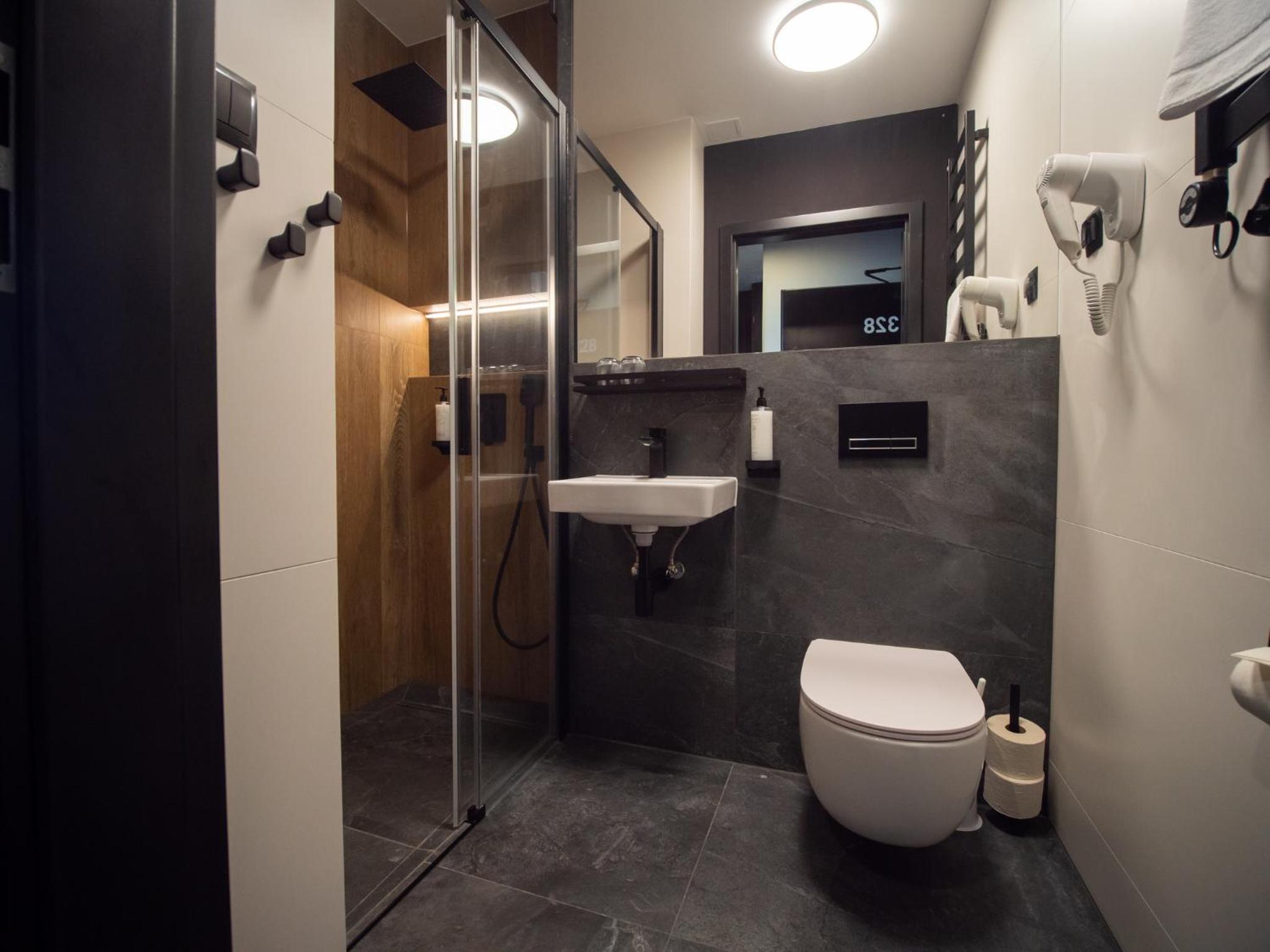 Deluxe Double Room - Photo 10