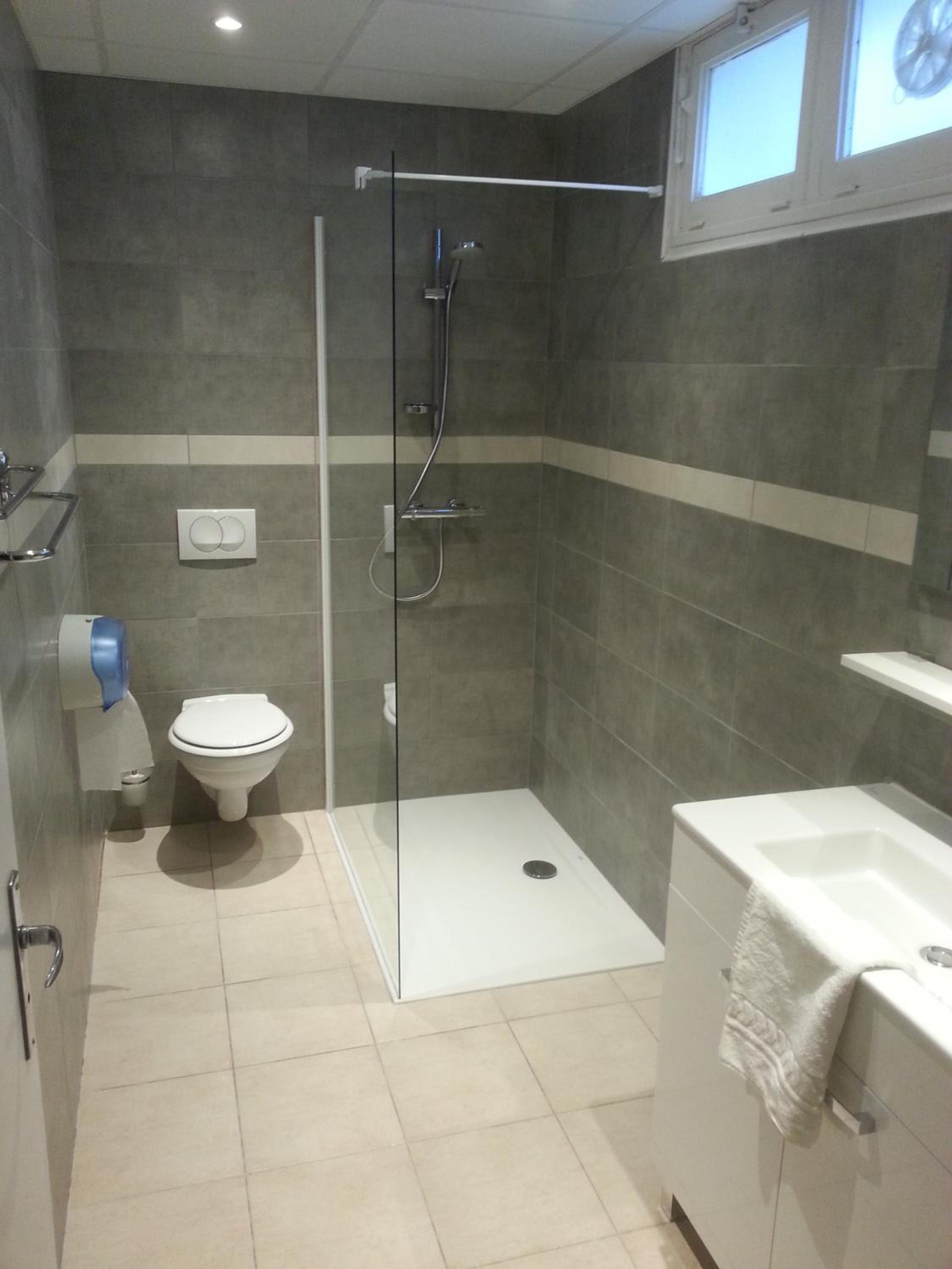 Standard Twin Room (private toilets and bathroom)