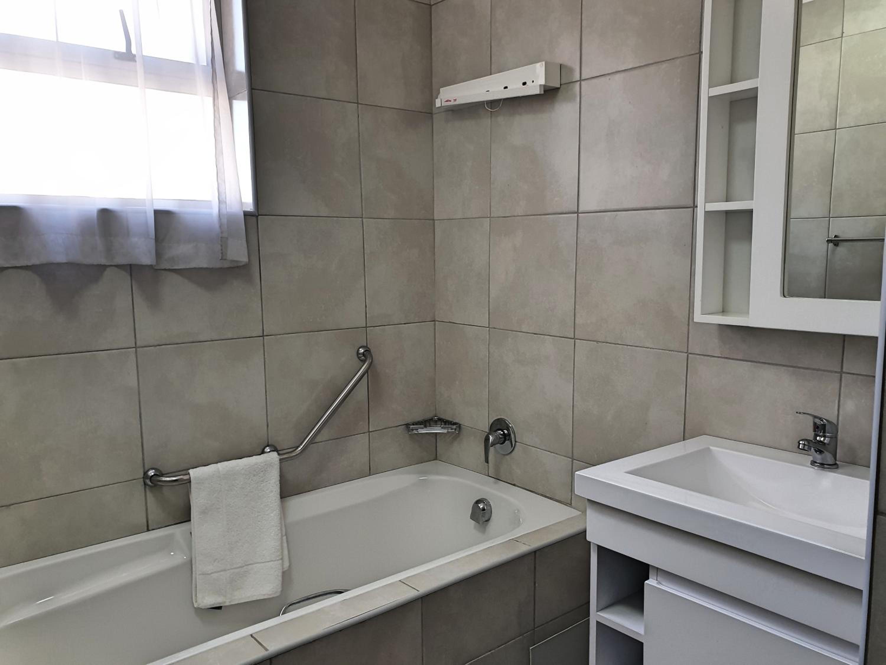 Two-Bedroom Apartment with Sea View - Photo 6