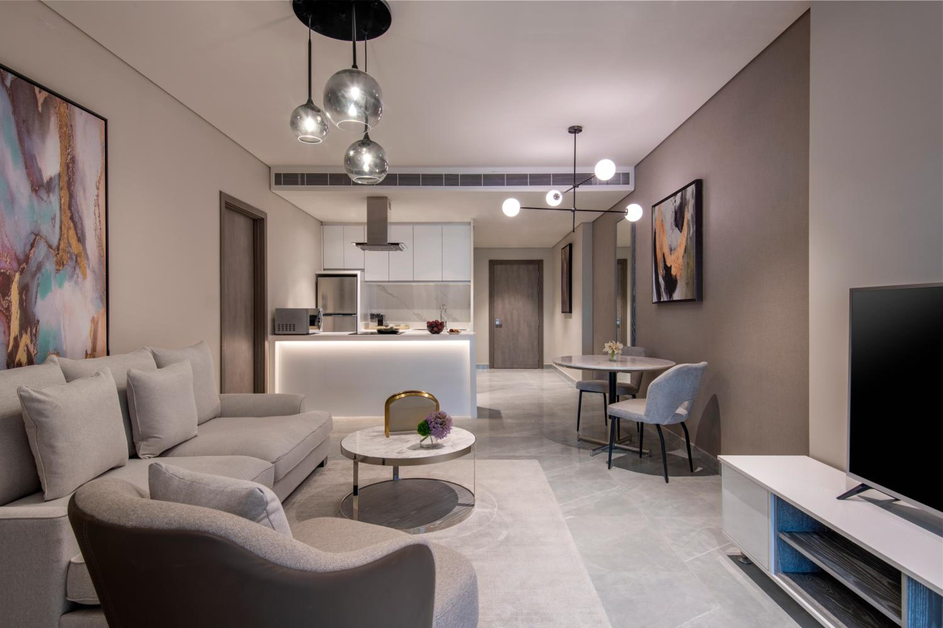One-Bedroom Suite - Photo 7
