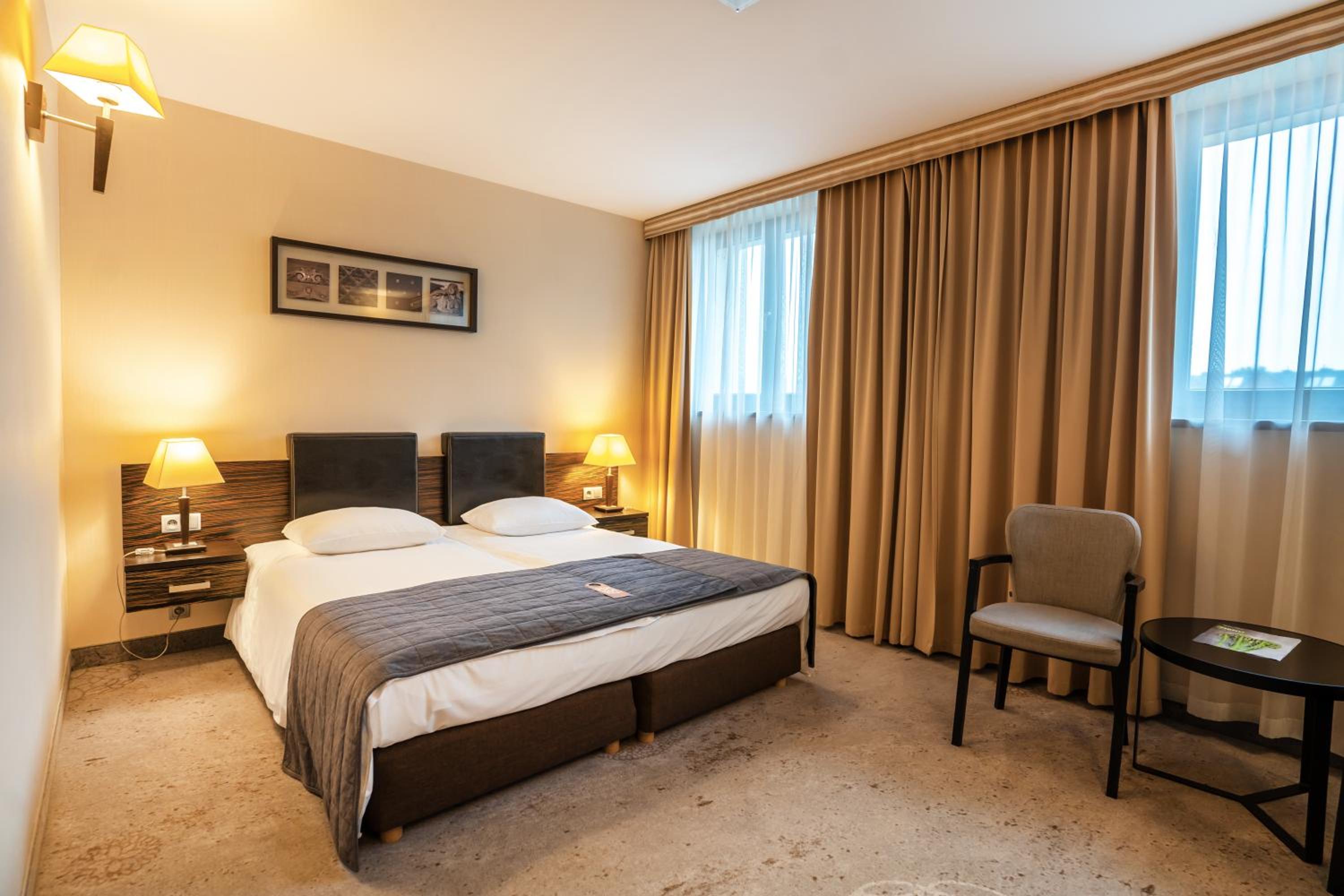 Double or Twin Room - Photo 4