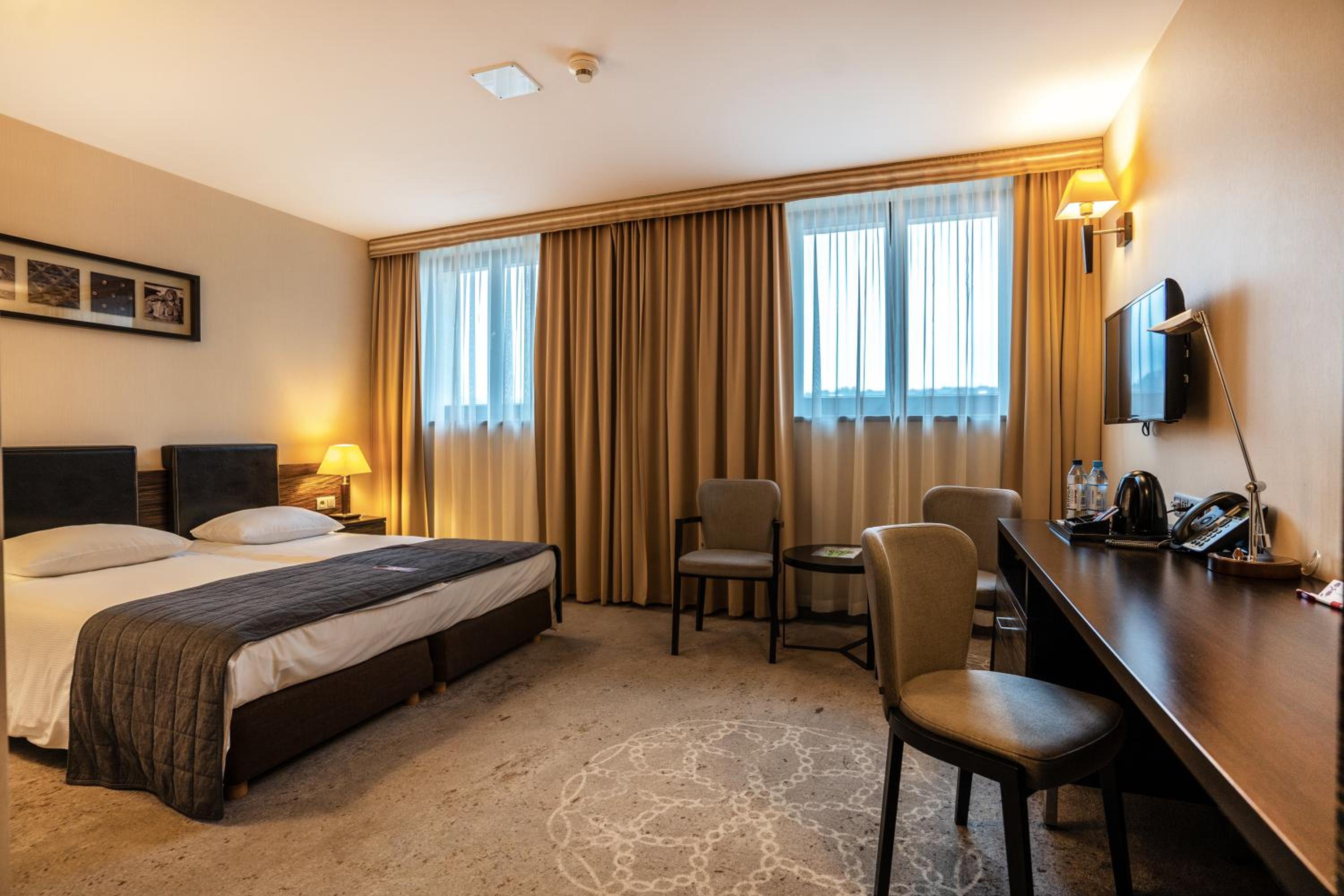 Double or Twin Room - Photo 8