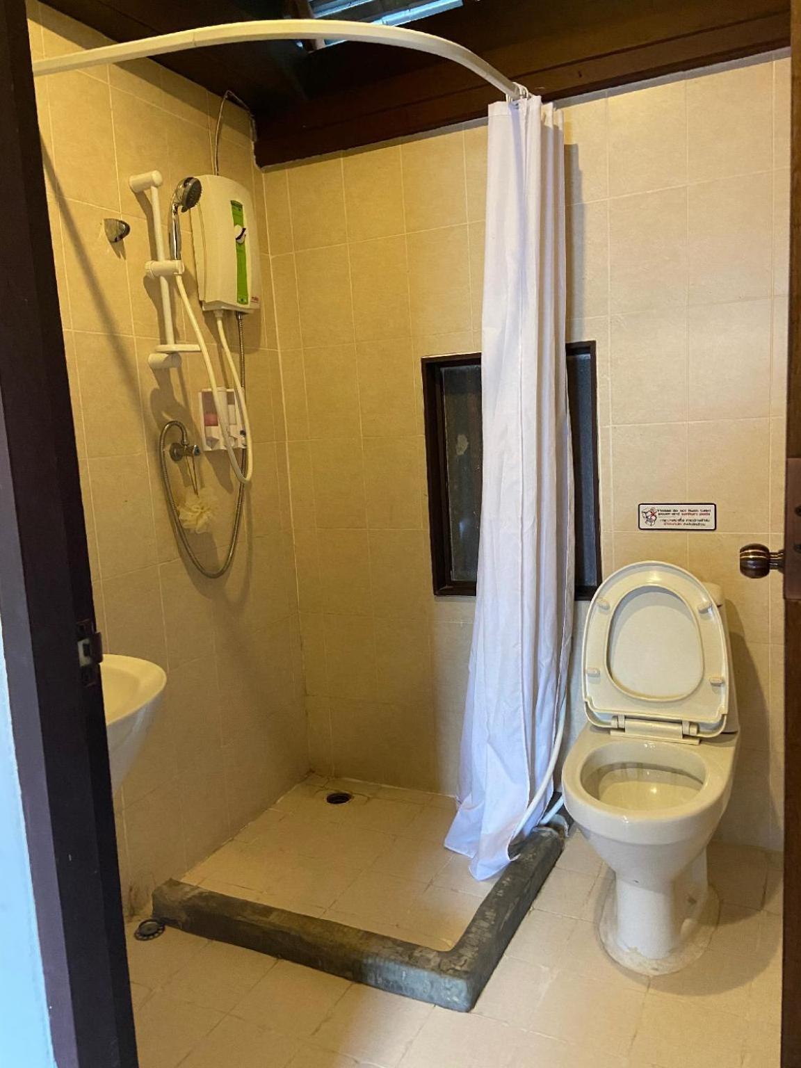 Standard Double Room - Photo 9