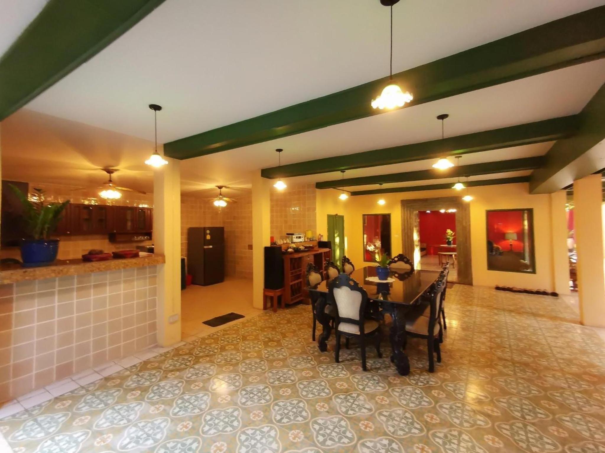 Four-Bedroom House - Photo 3