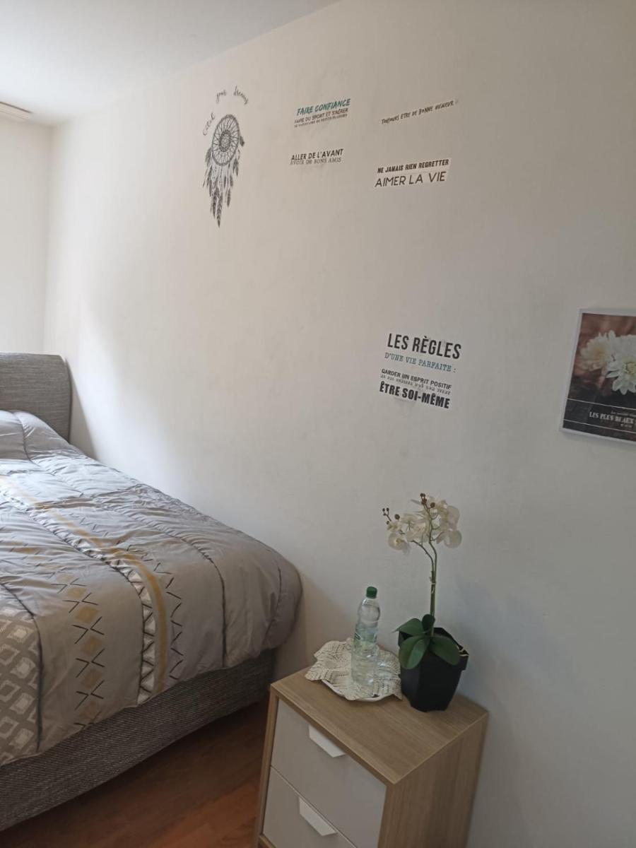 Double Room with Shared Bathroom photo 2