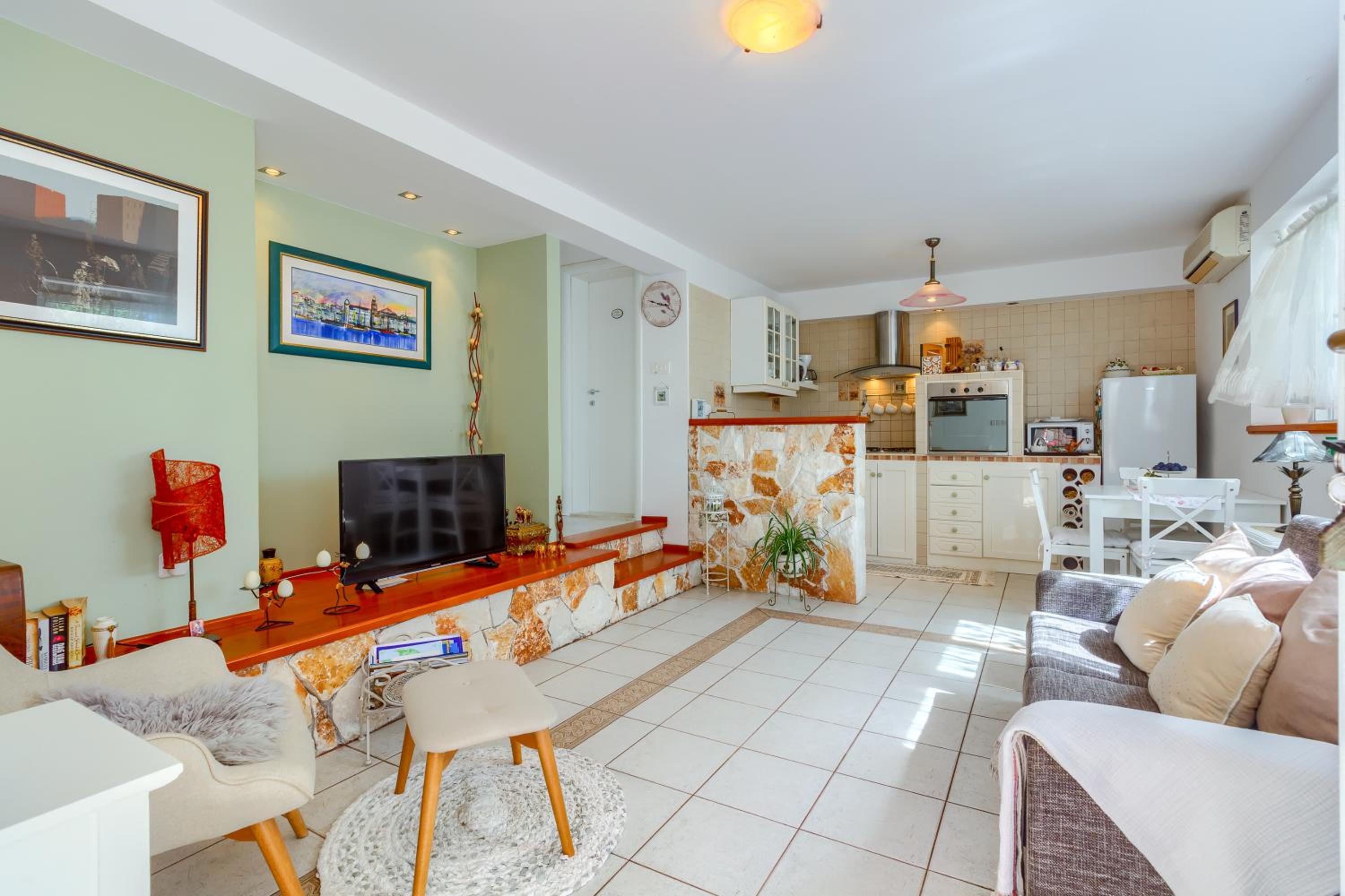 Apartment with Garden View
