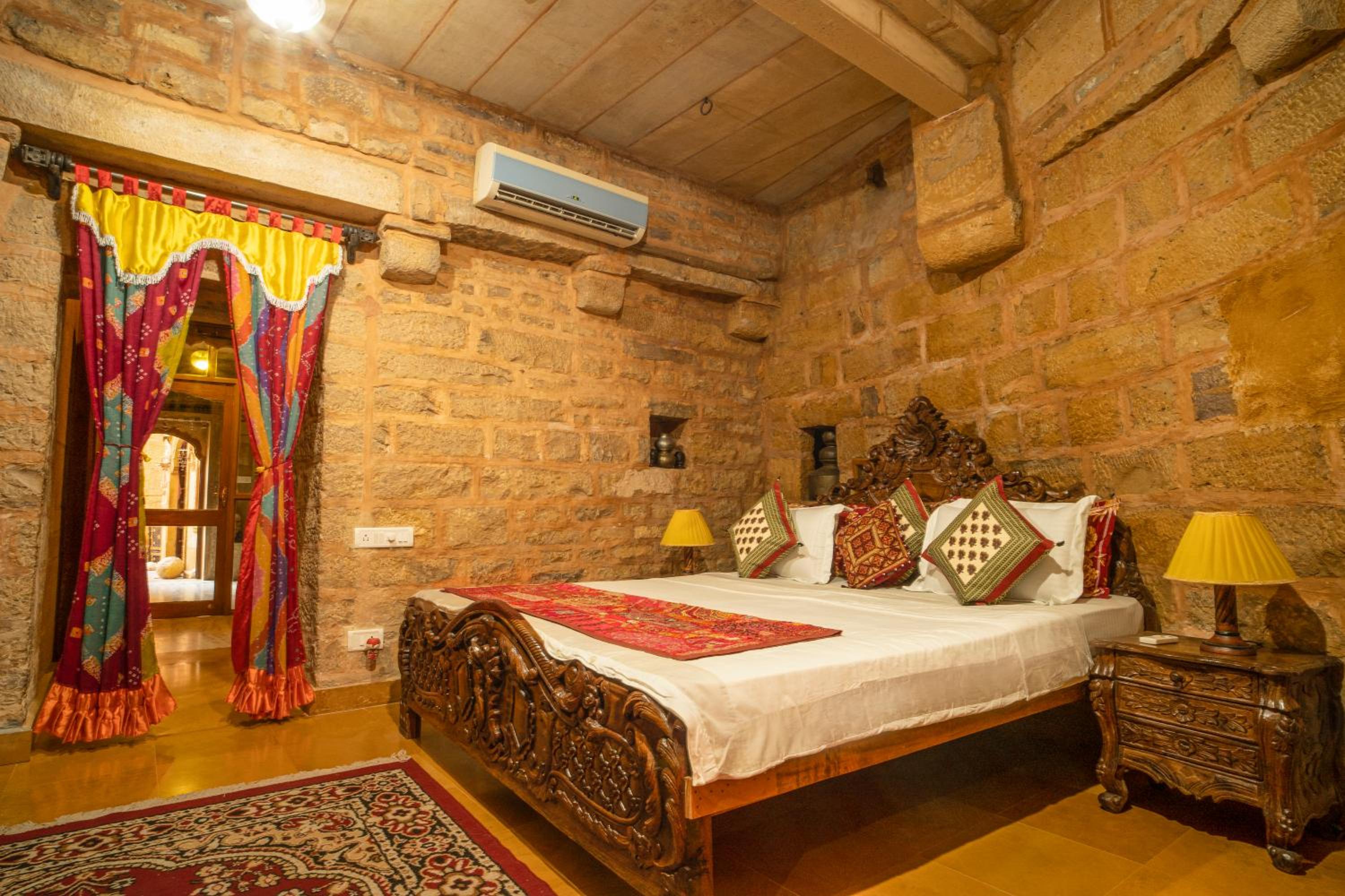Deluxe Double Room with Castle View - Photo 5