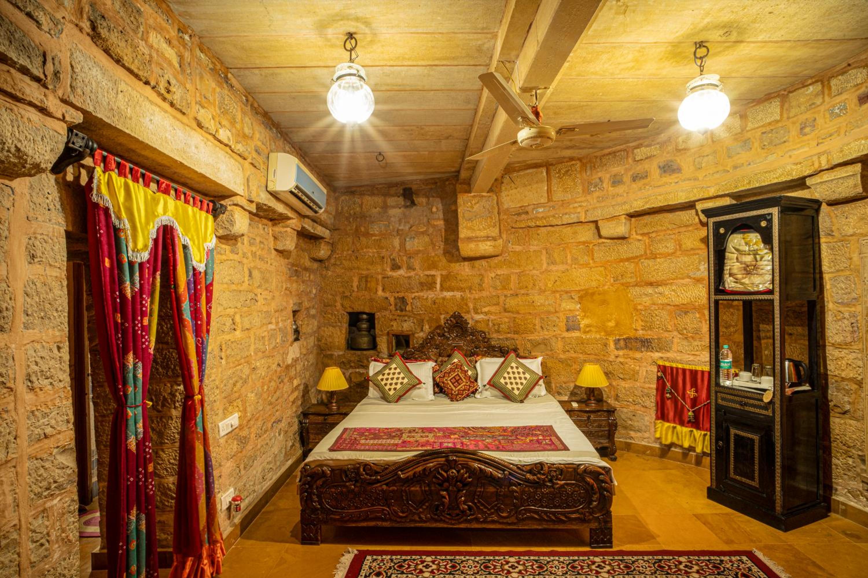 Deluxe Double Room with Castle View - Photo 7