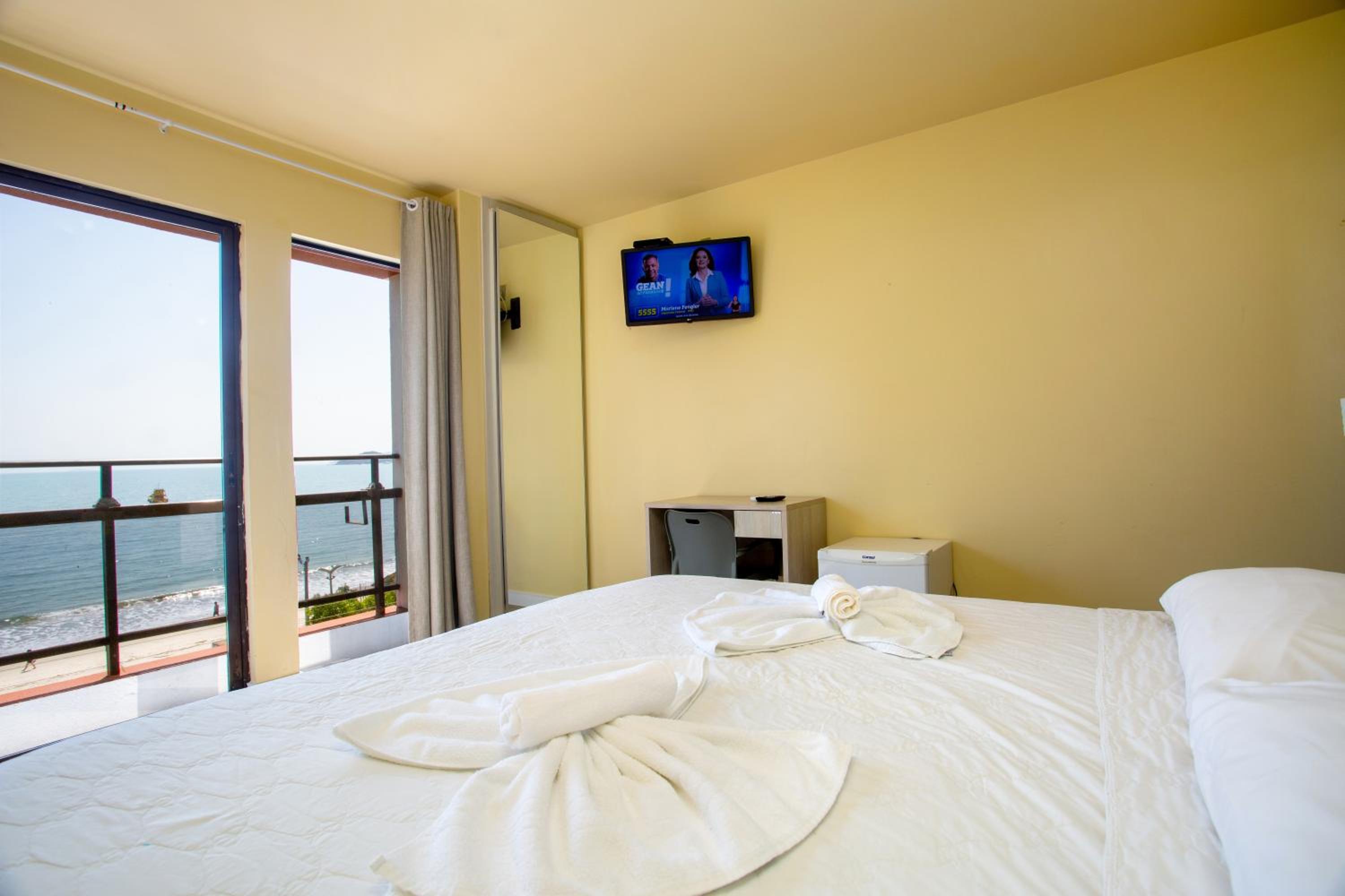 Deluxe Double Room with Sea View photo 2