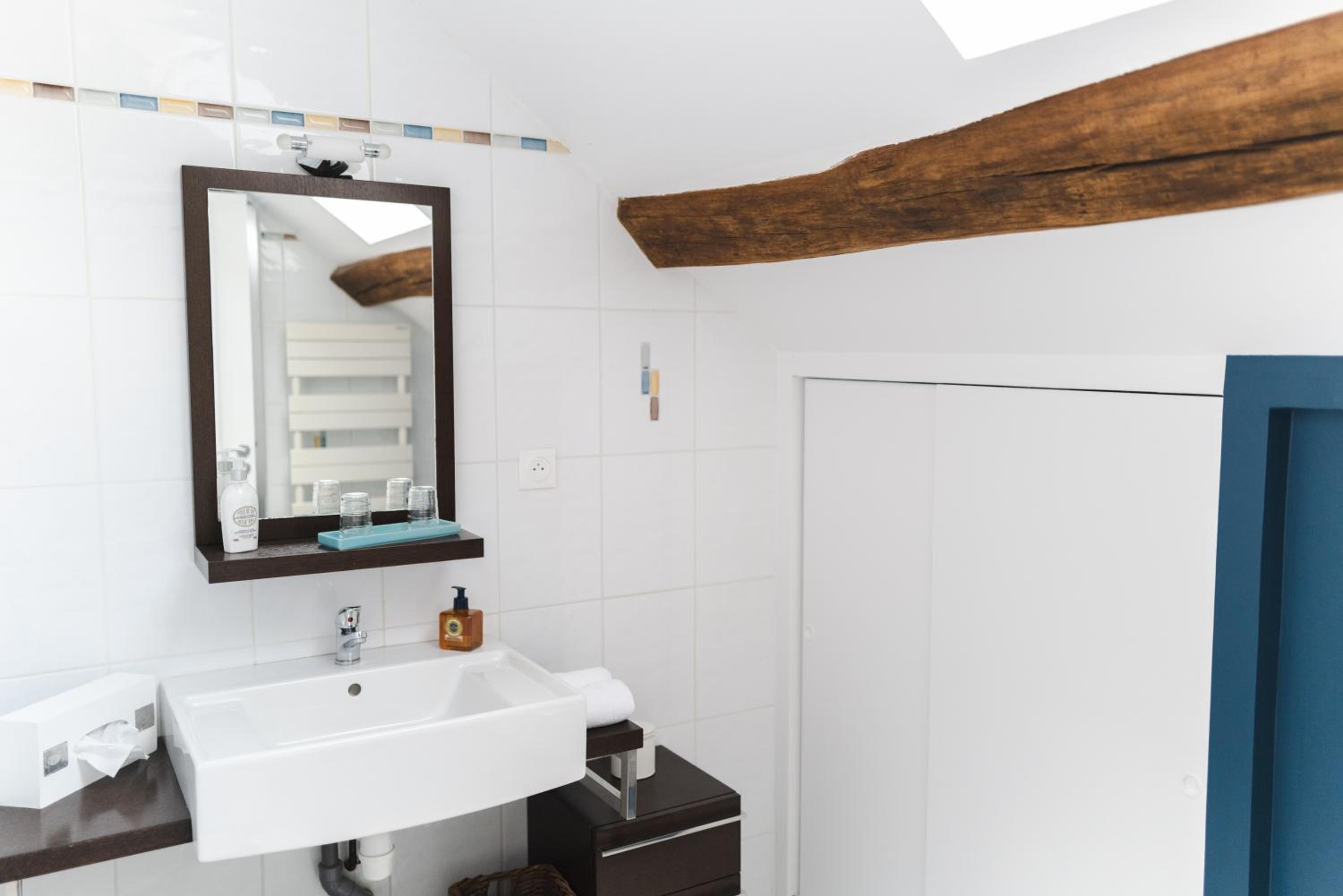 Double Room with Private Bathroom - Photo 7