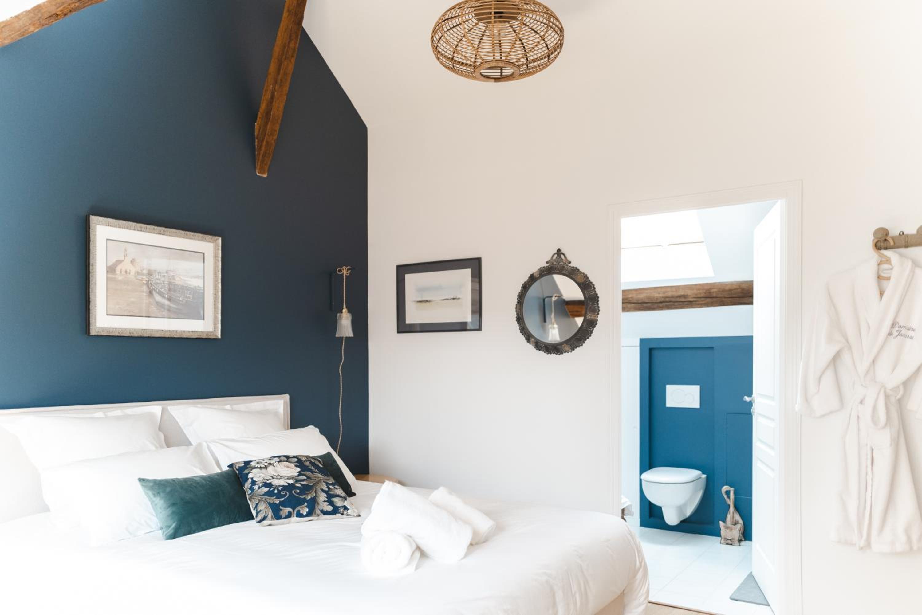 Double Room with Private Bathroom - Photo 1