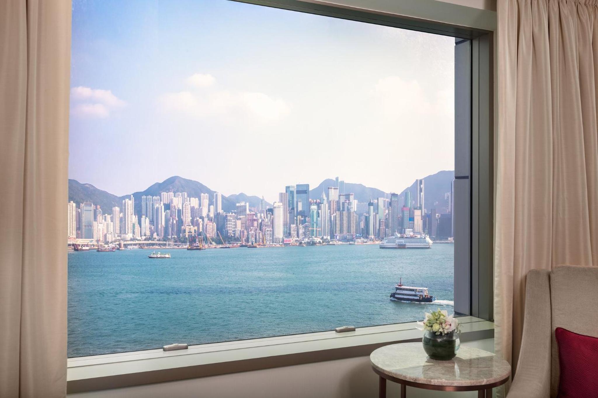 Club InterContinental Victoria Harbor King Room with Executive Lounge Access