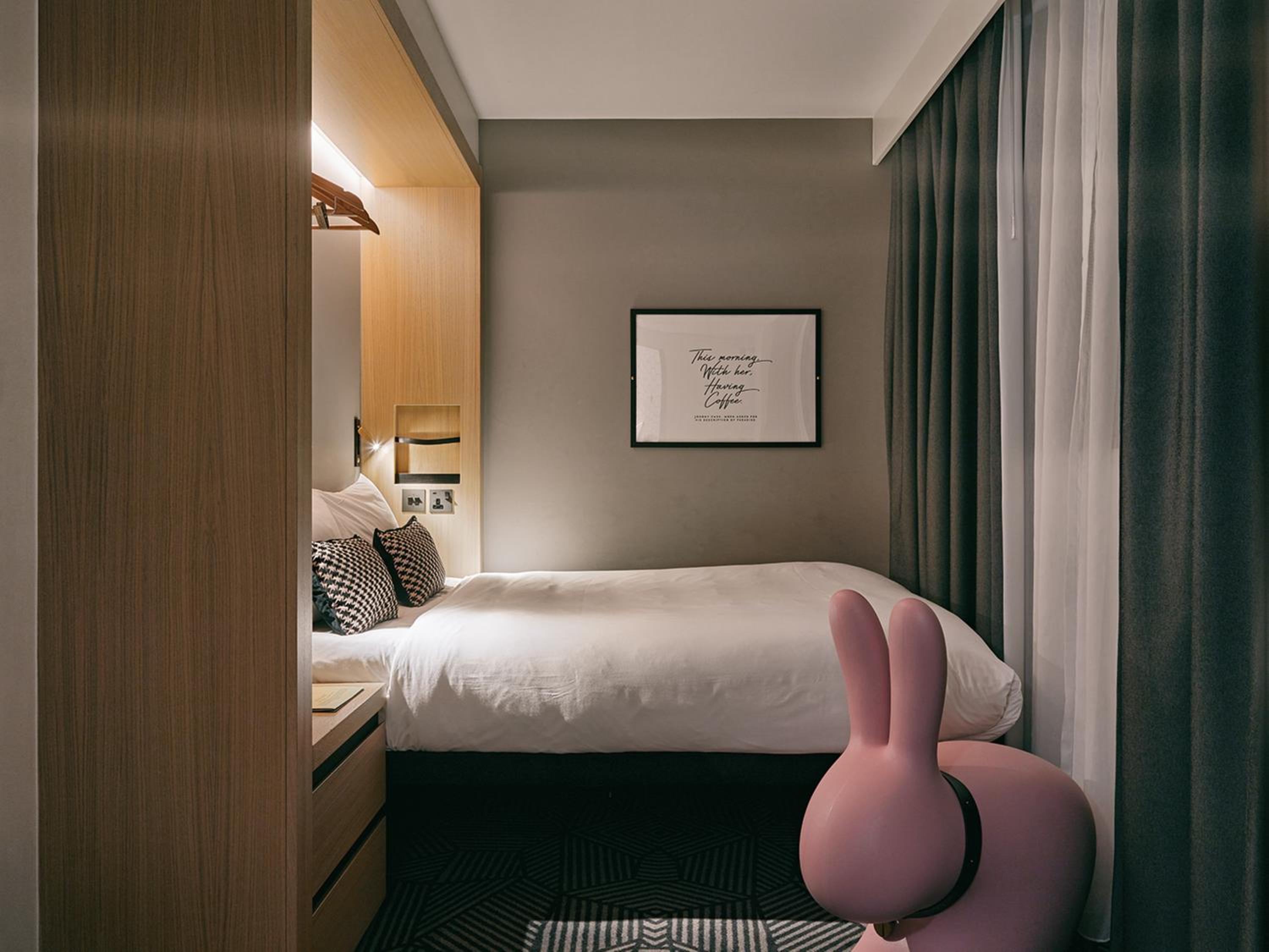 Compact Windowless Room thumbnail 6