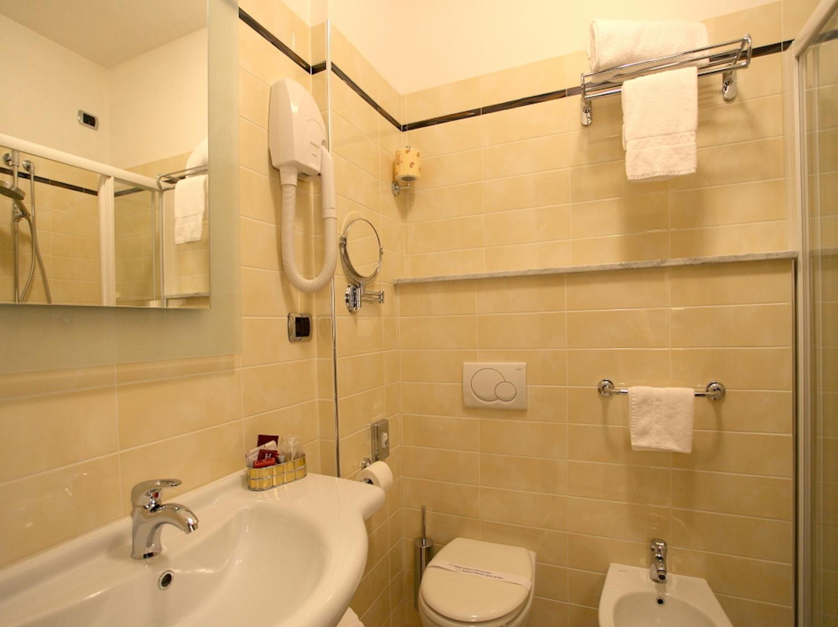 Double or Twin Room - Photo 3