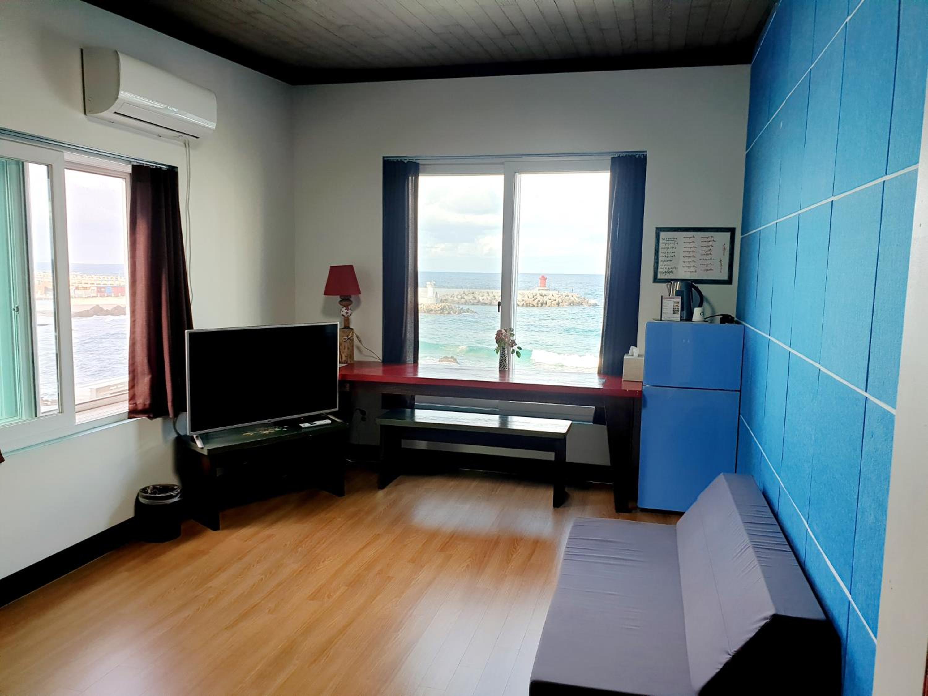 Korean-style Family Room with Sea View