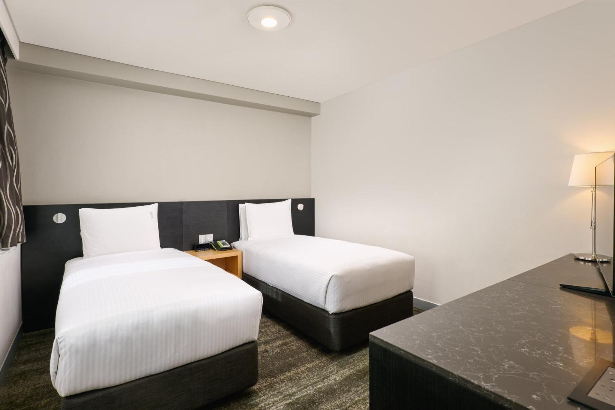 1 King 2 Single Beds Premium Room - Photo 3