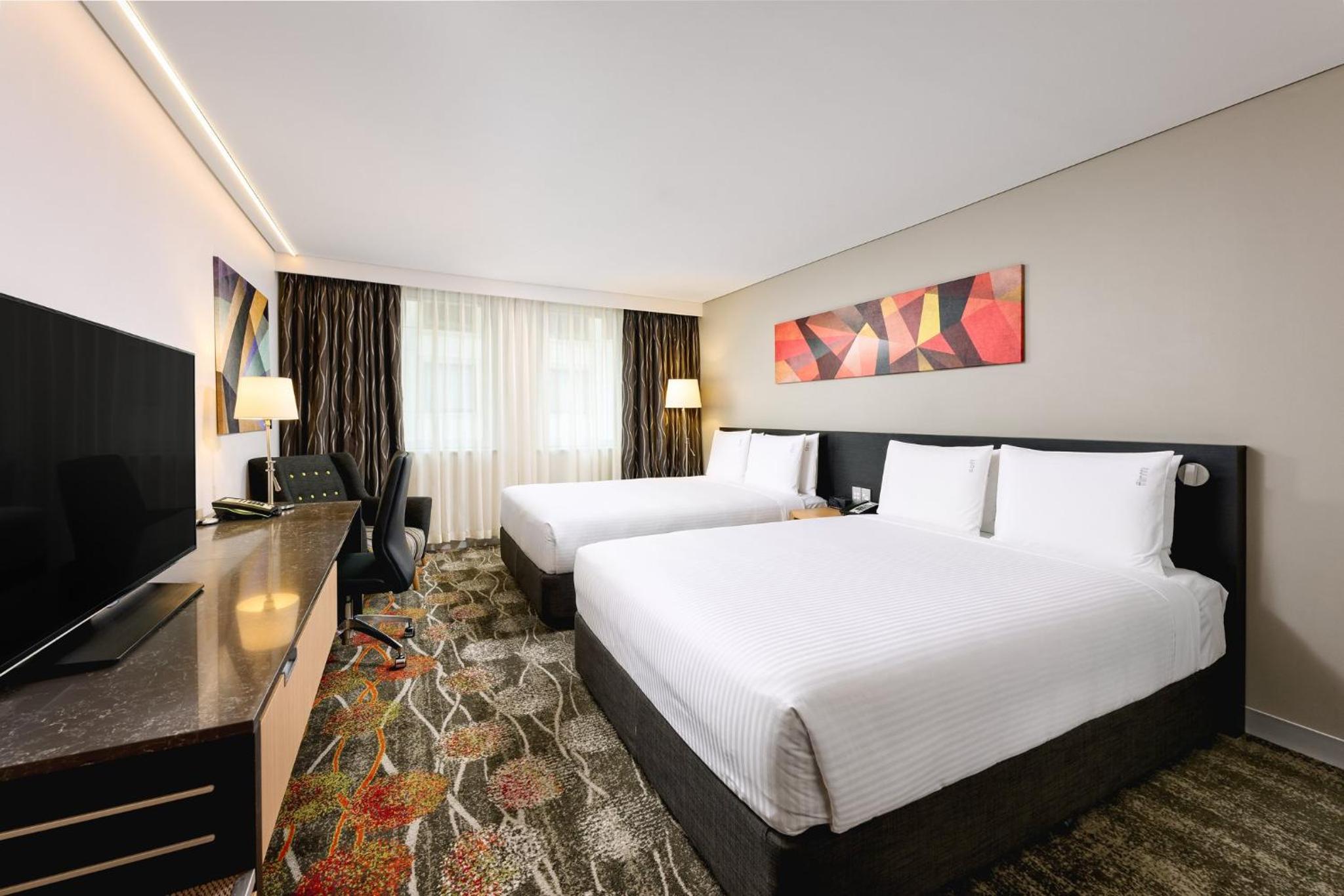Standard Queen Room with Two Queen Beds - Photo 6