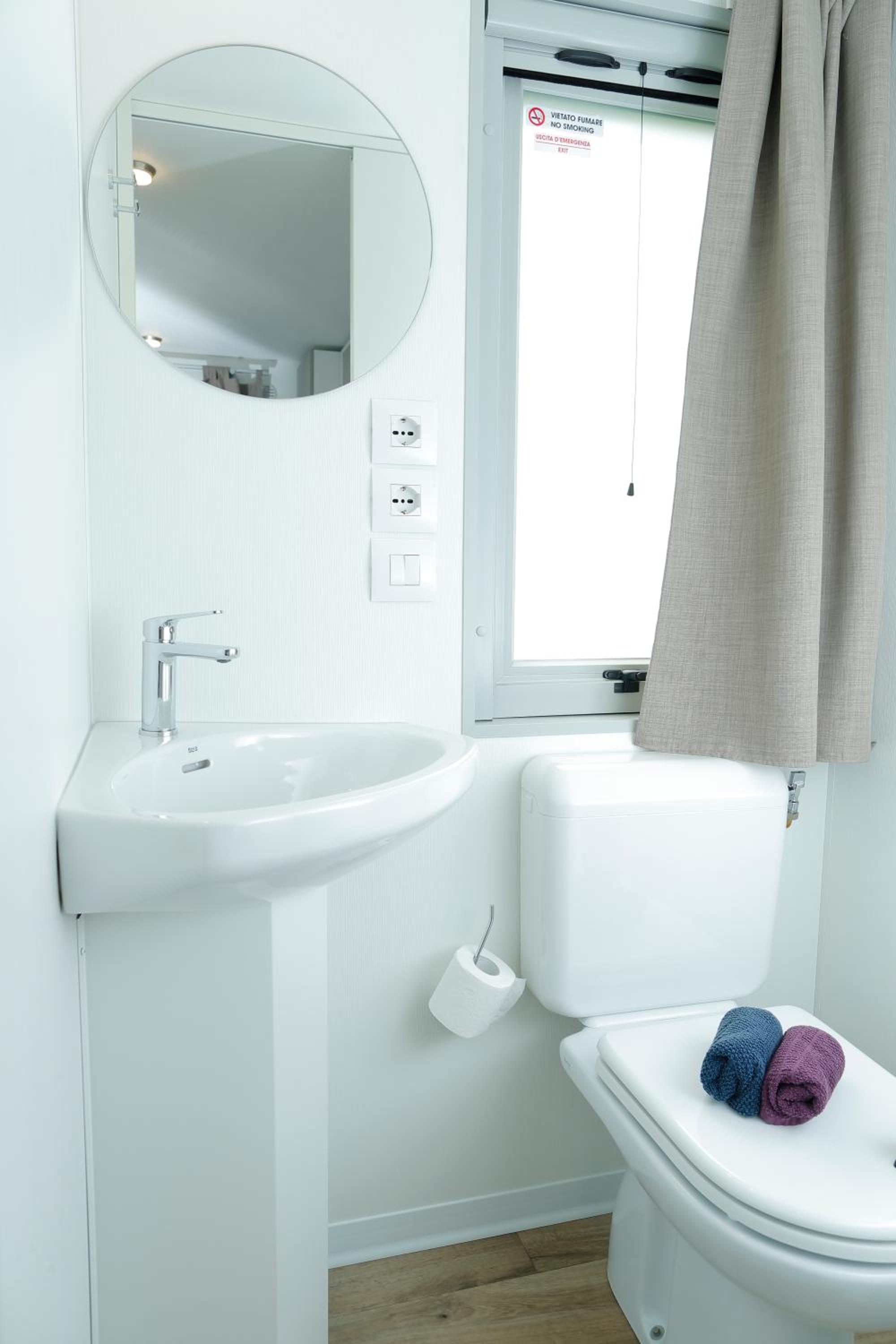 Superior Bungalow - Photo 2