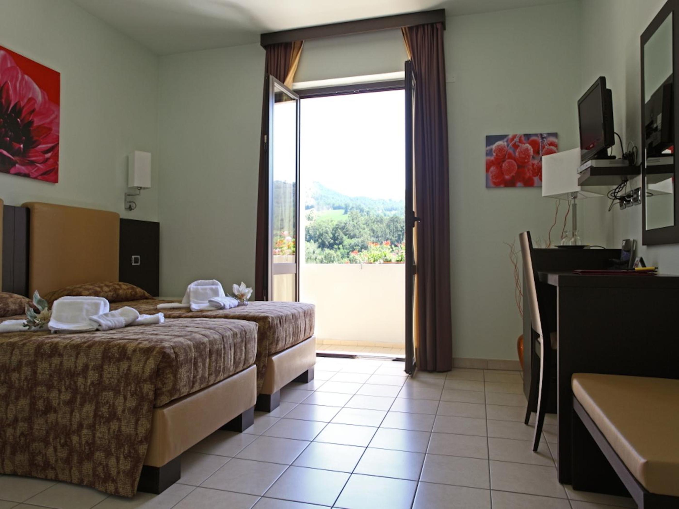 Quadruple Room - Photo 2