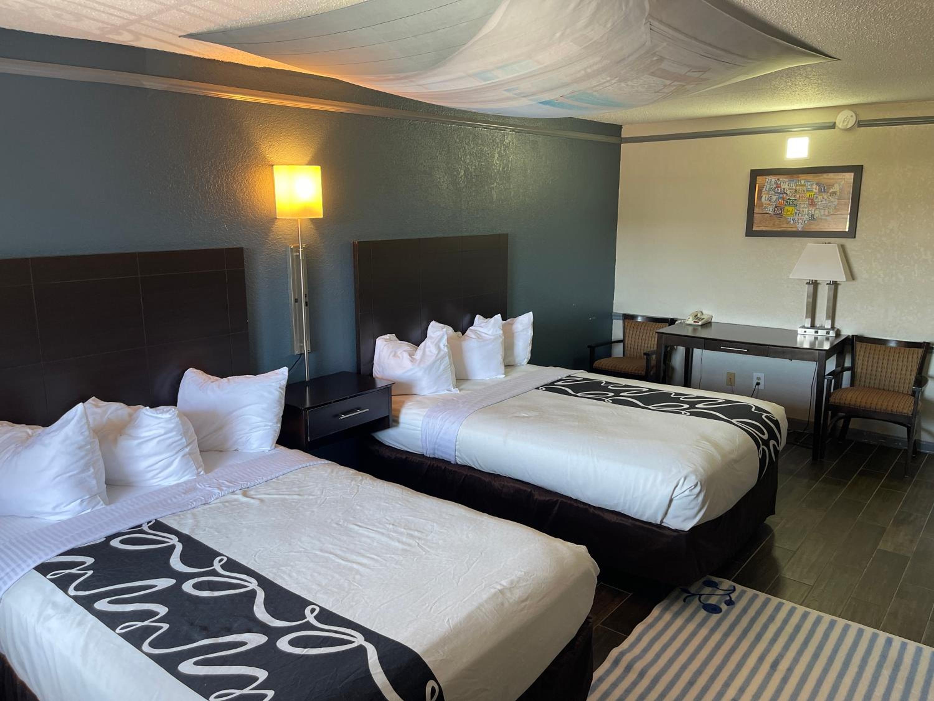 Deluxe Double Room (2 Adults + 1 Child)