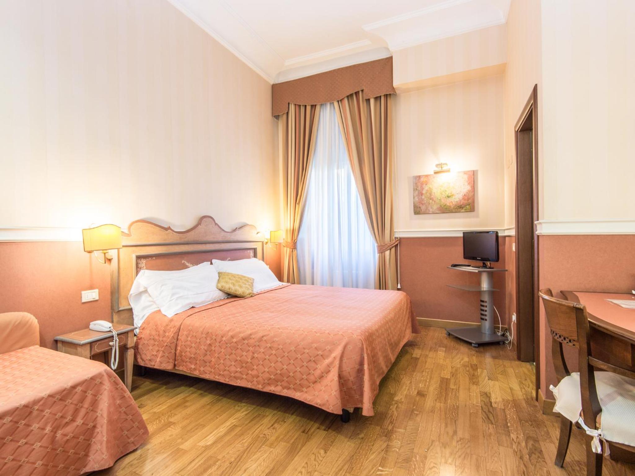 Classic Triple Room photo 1