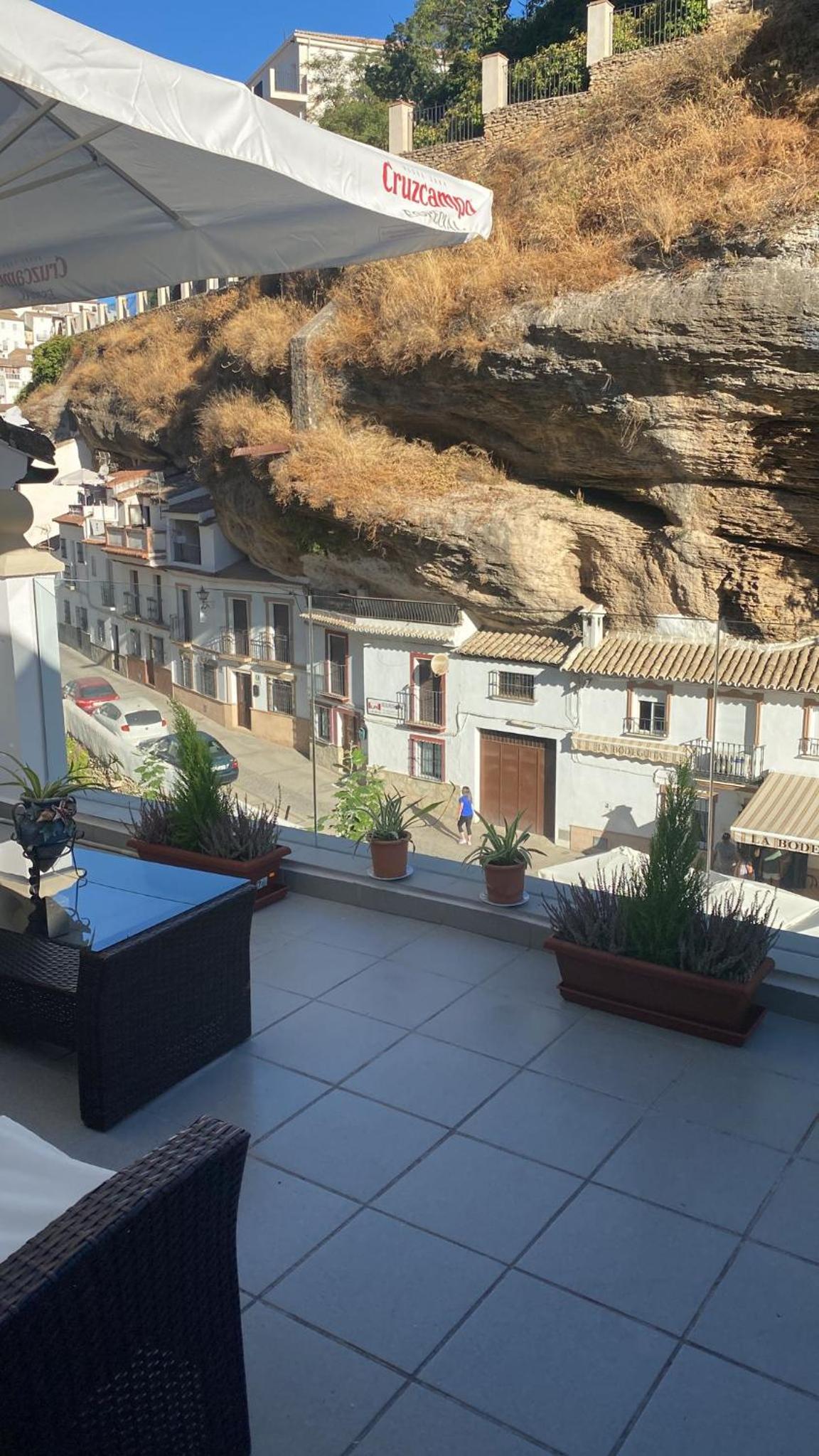 Apartment with Terrace - Photo 6
