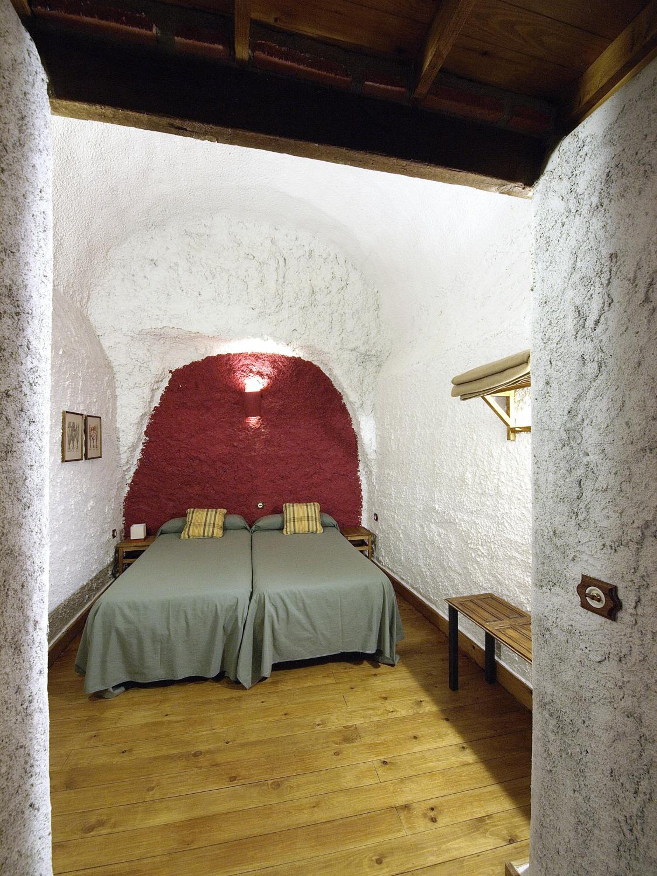 One-Bedroom Apartment - Photo 1