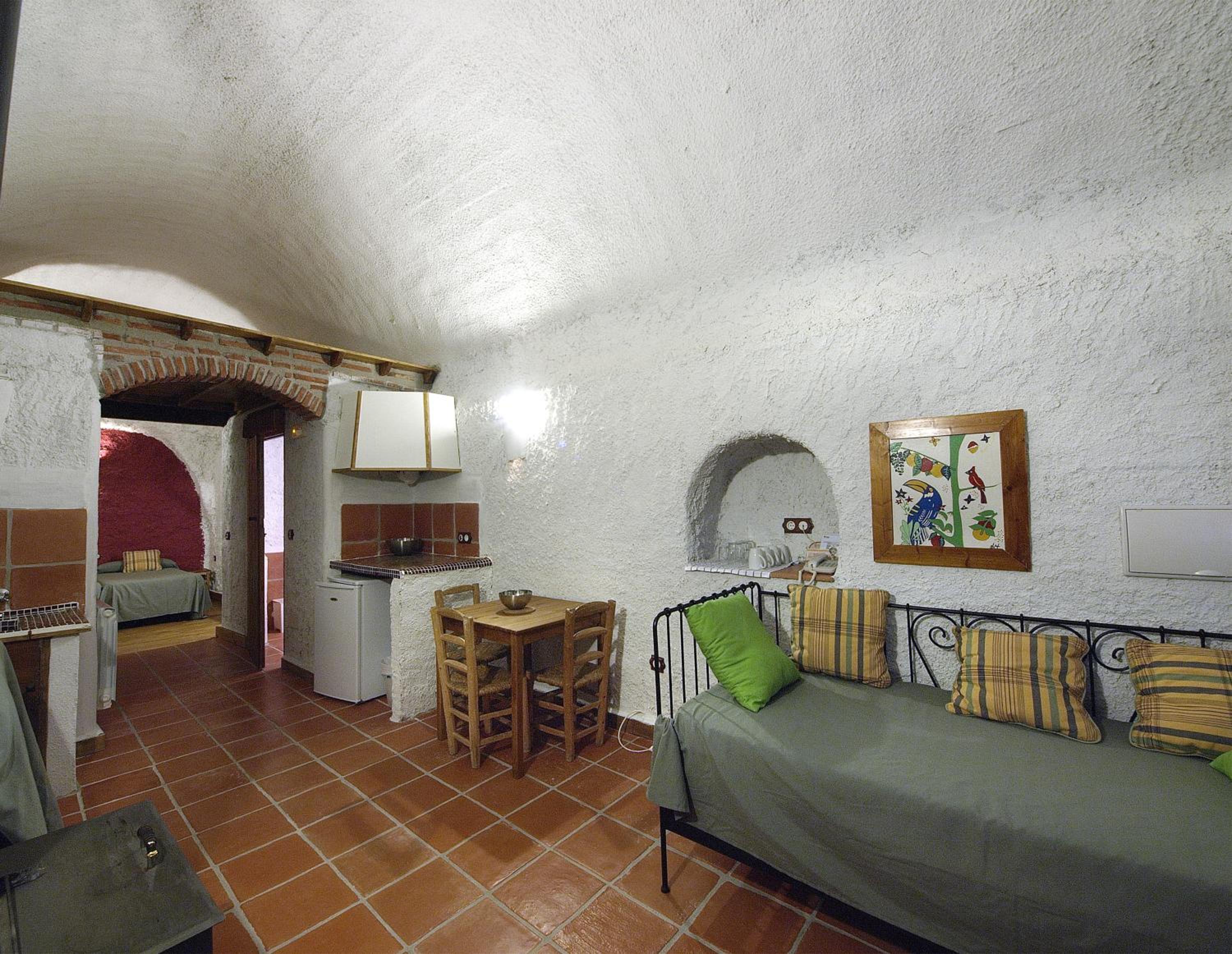 One-Bedroom Apartment - Photo 17