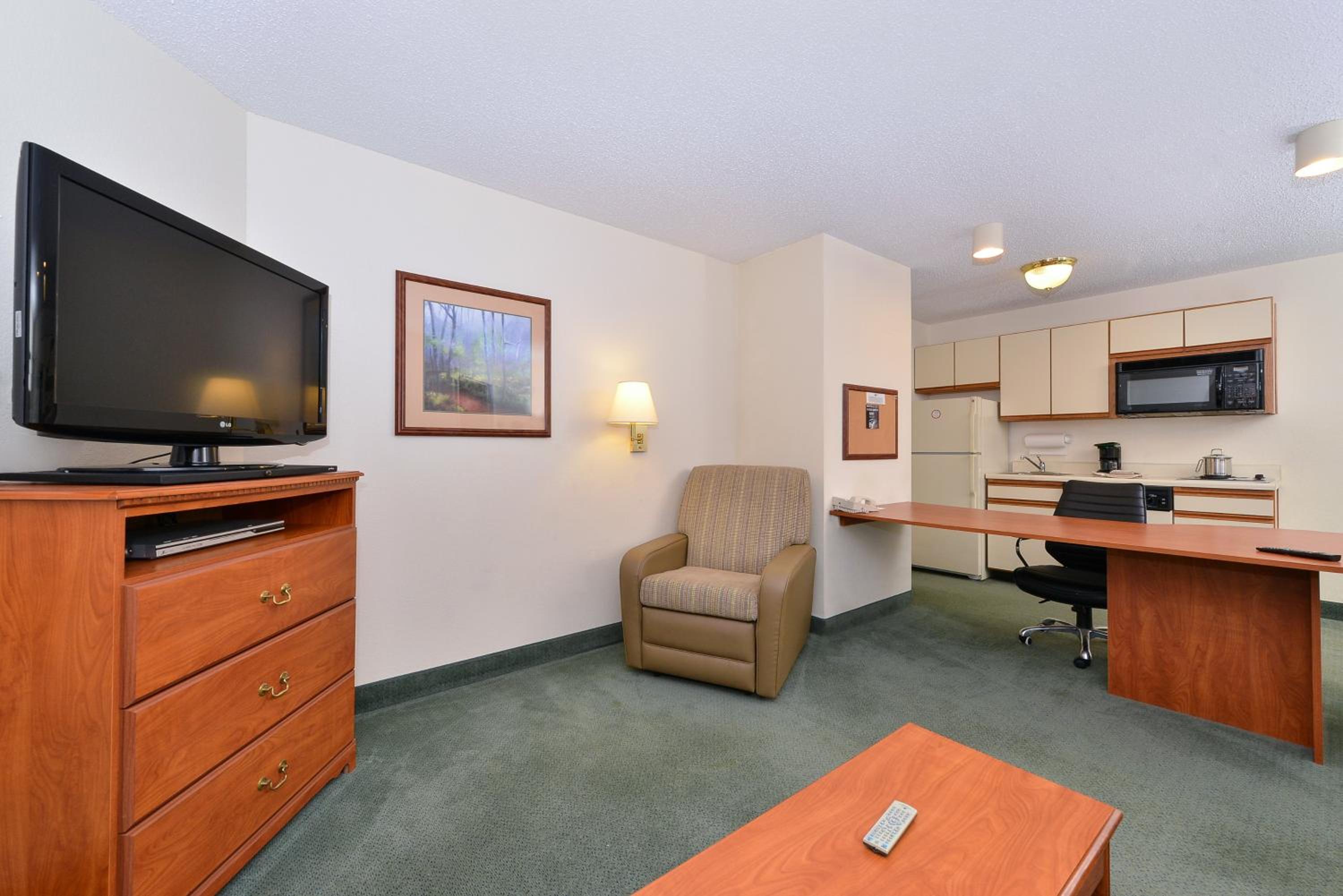 Queen Suite with Sofa Bed - Non-Smoking