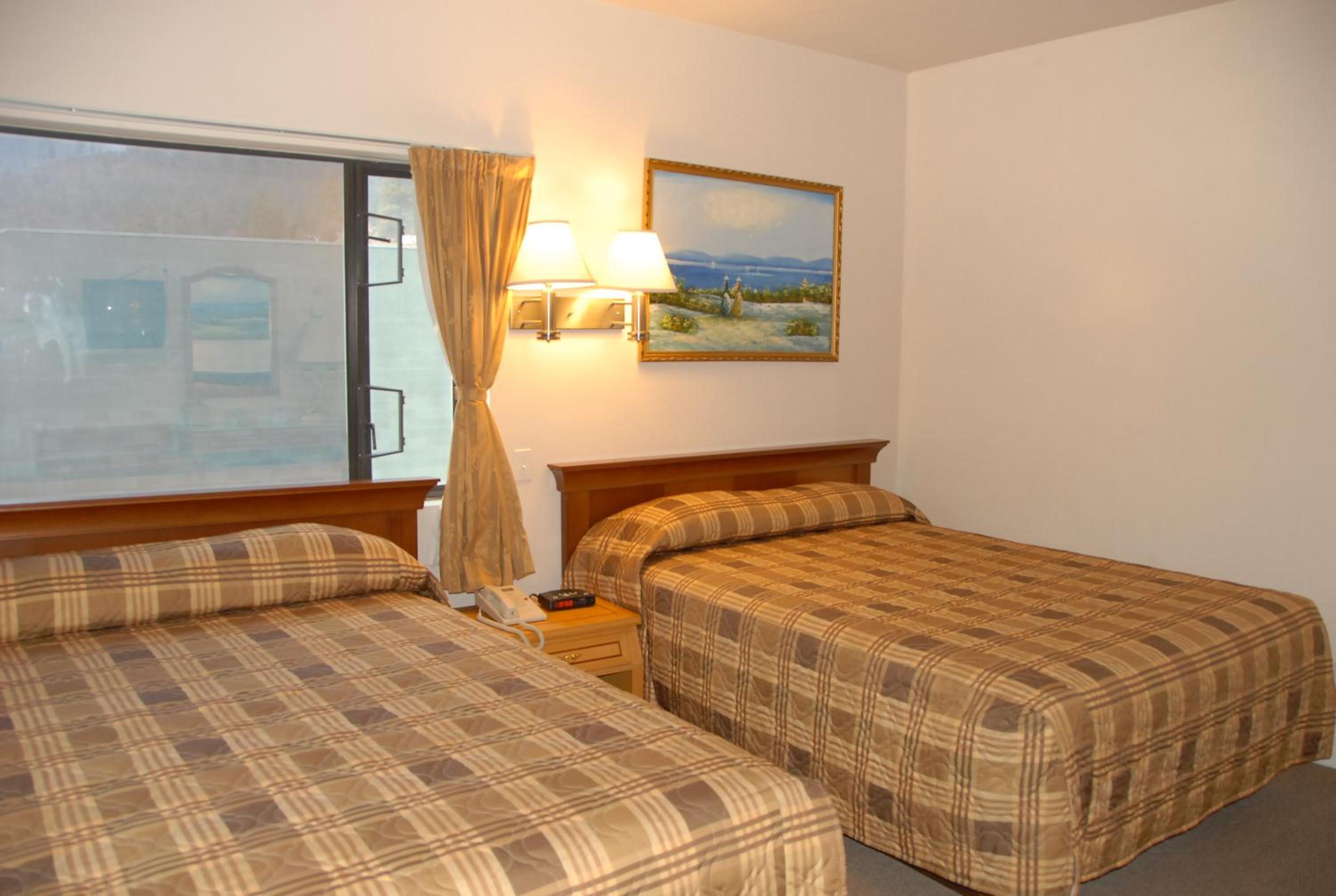 Queen Room with Two Queen Beds - Photo 6