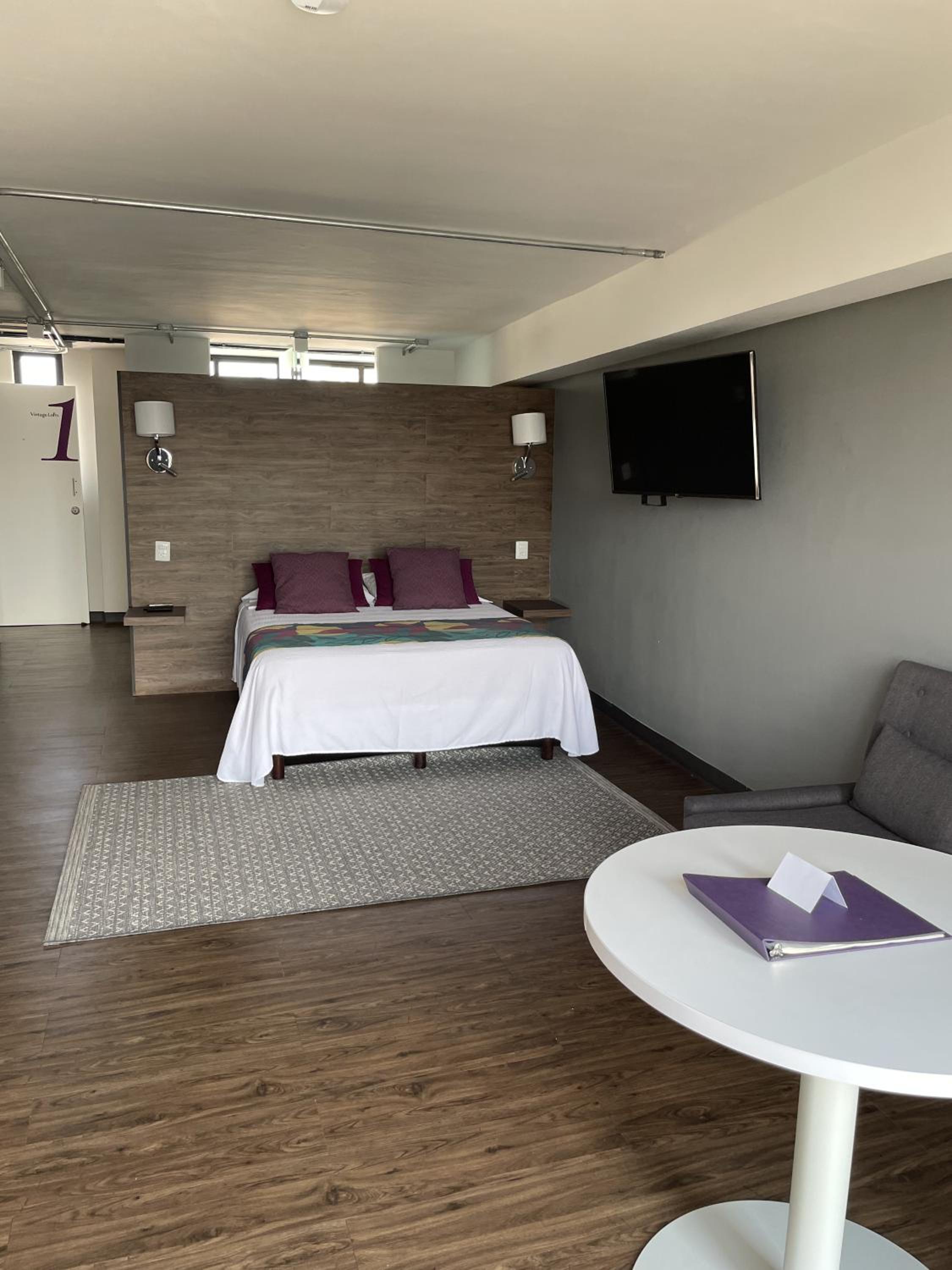 One-Bedroom Apartment - Photo 1