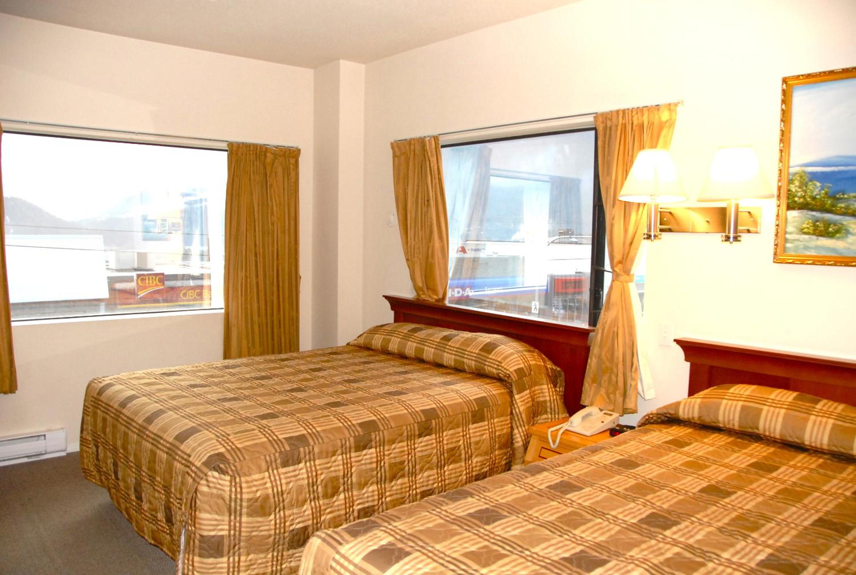 Queen Room with Two Queen Beds - Photo 7