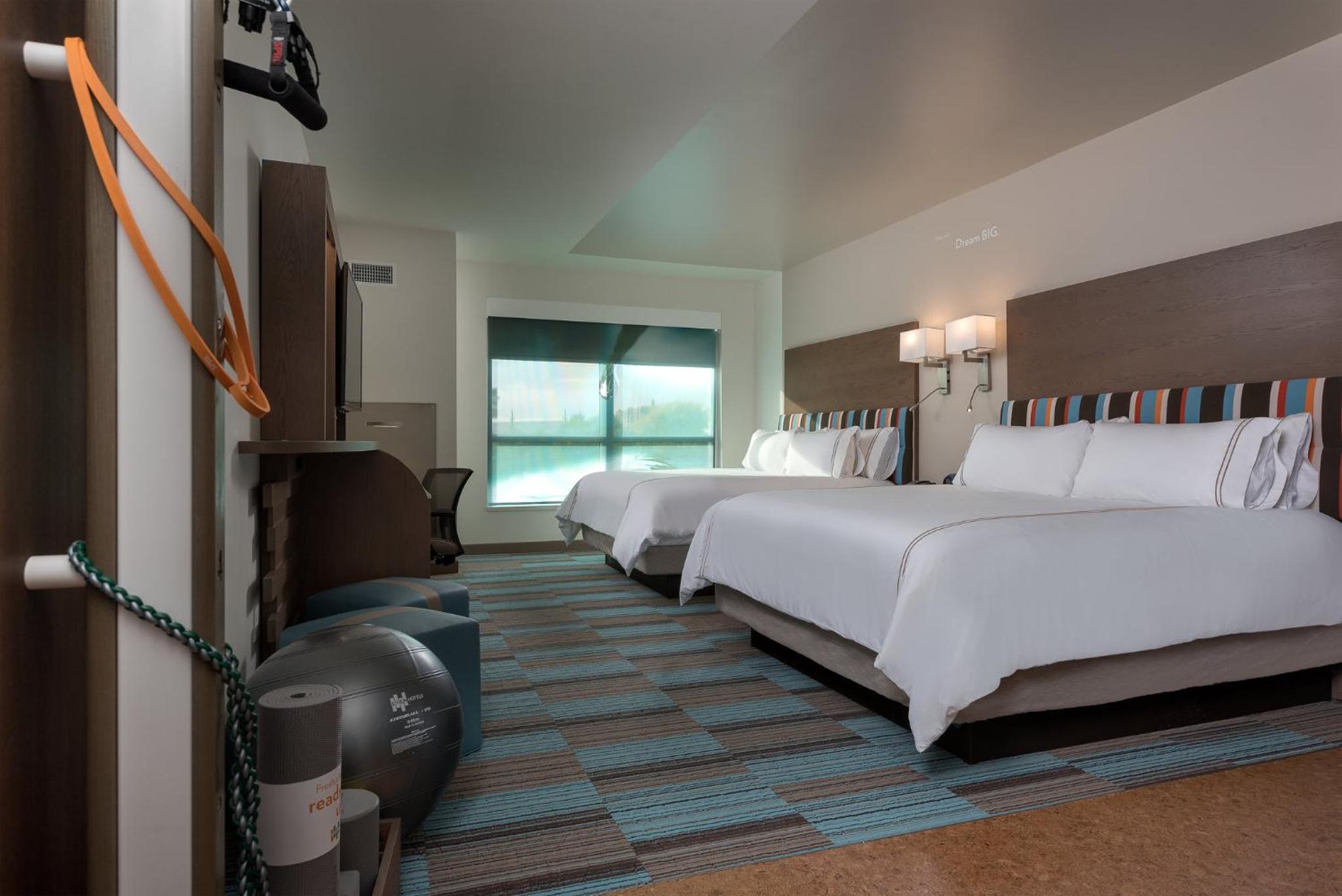 Premium King Room with Two King Beds - Communications Accessible/High Floor photo 3