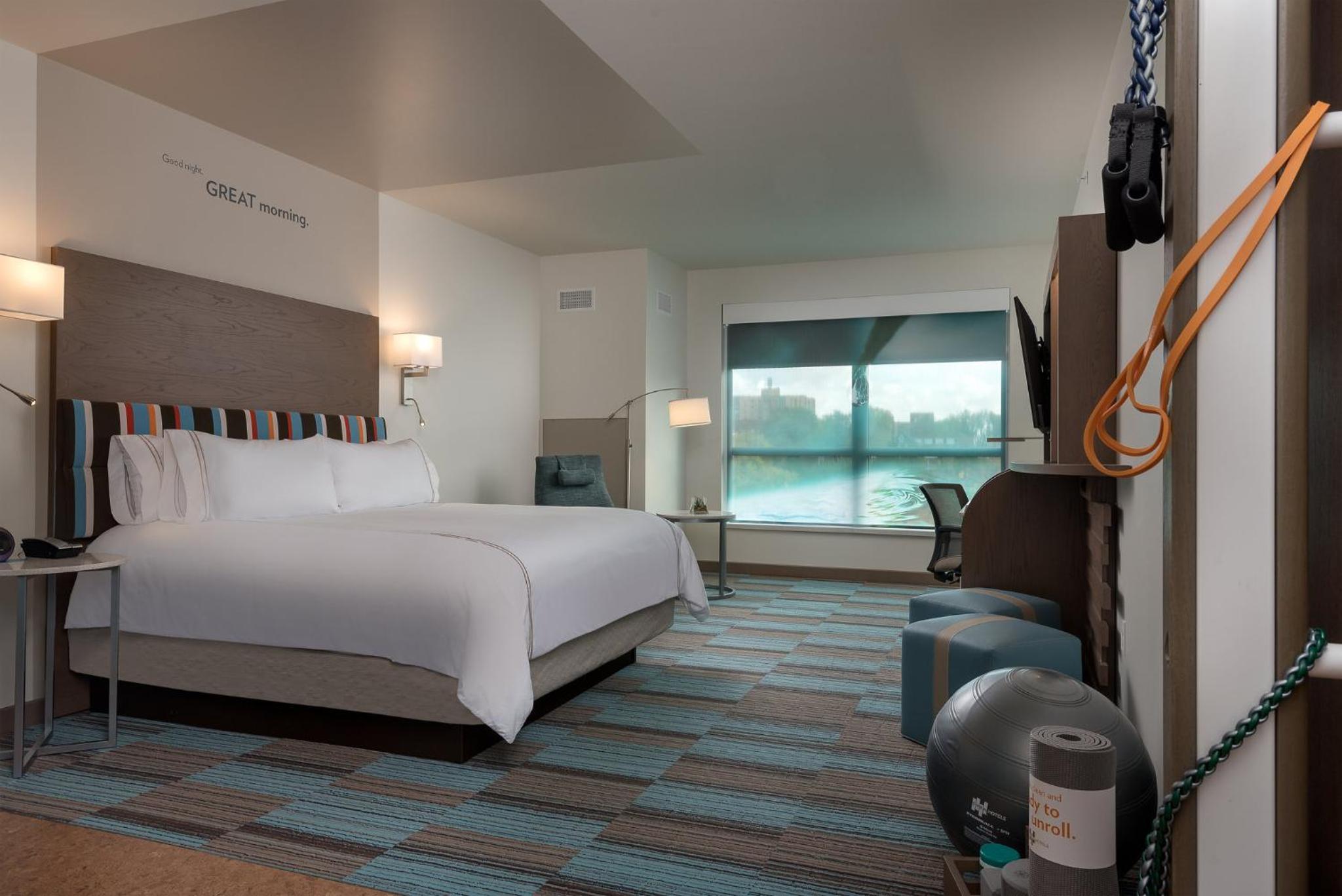 Standard King Room with Roll-in Shower - Mobility Accessible photo 1