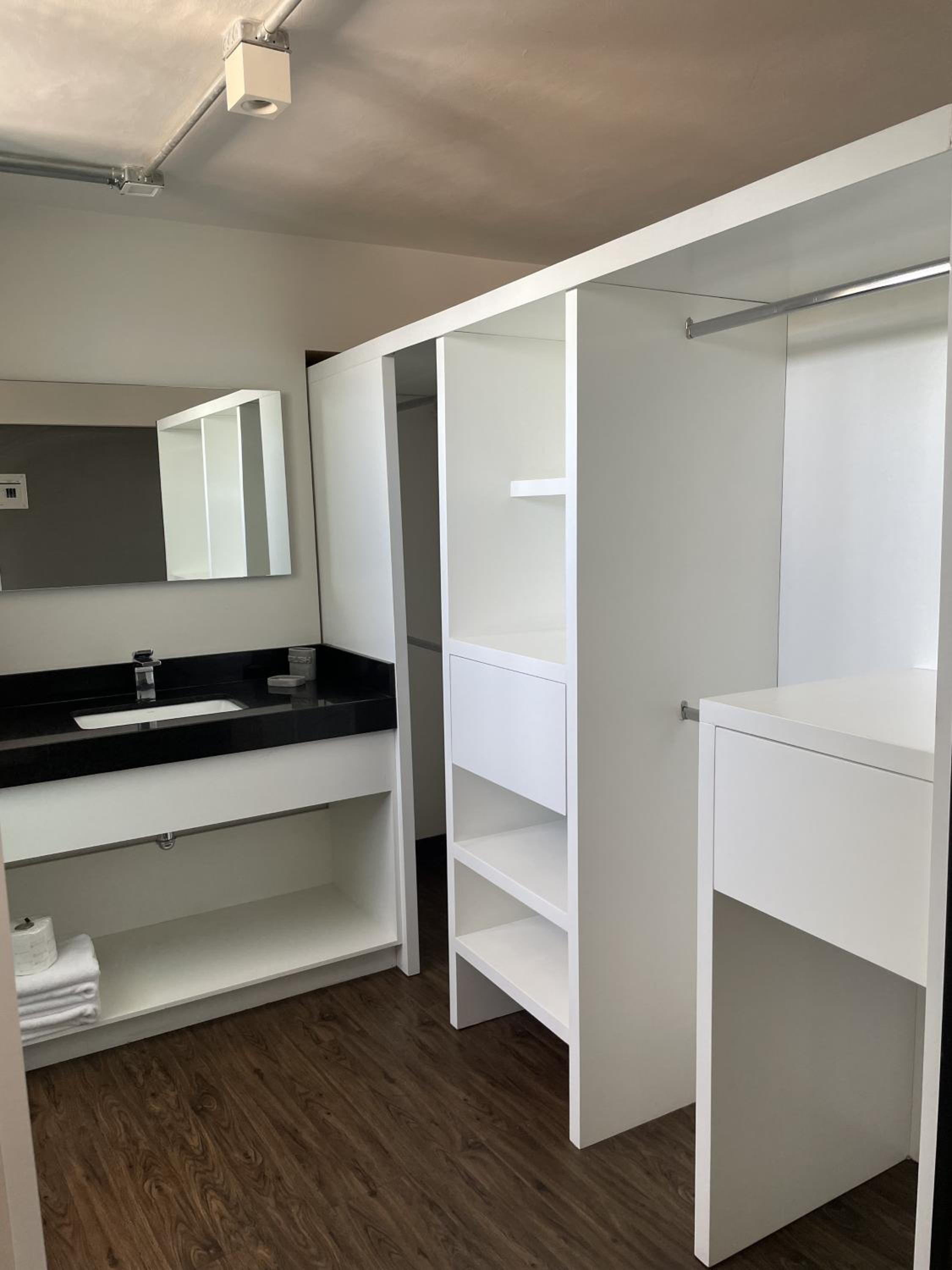 One-Bedroom Apartment - Photo 7