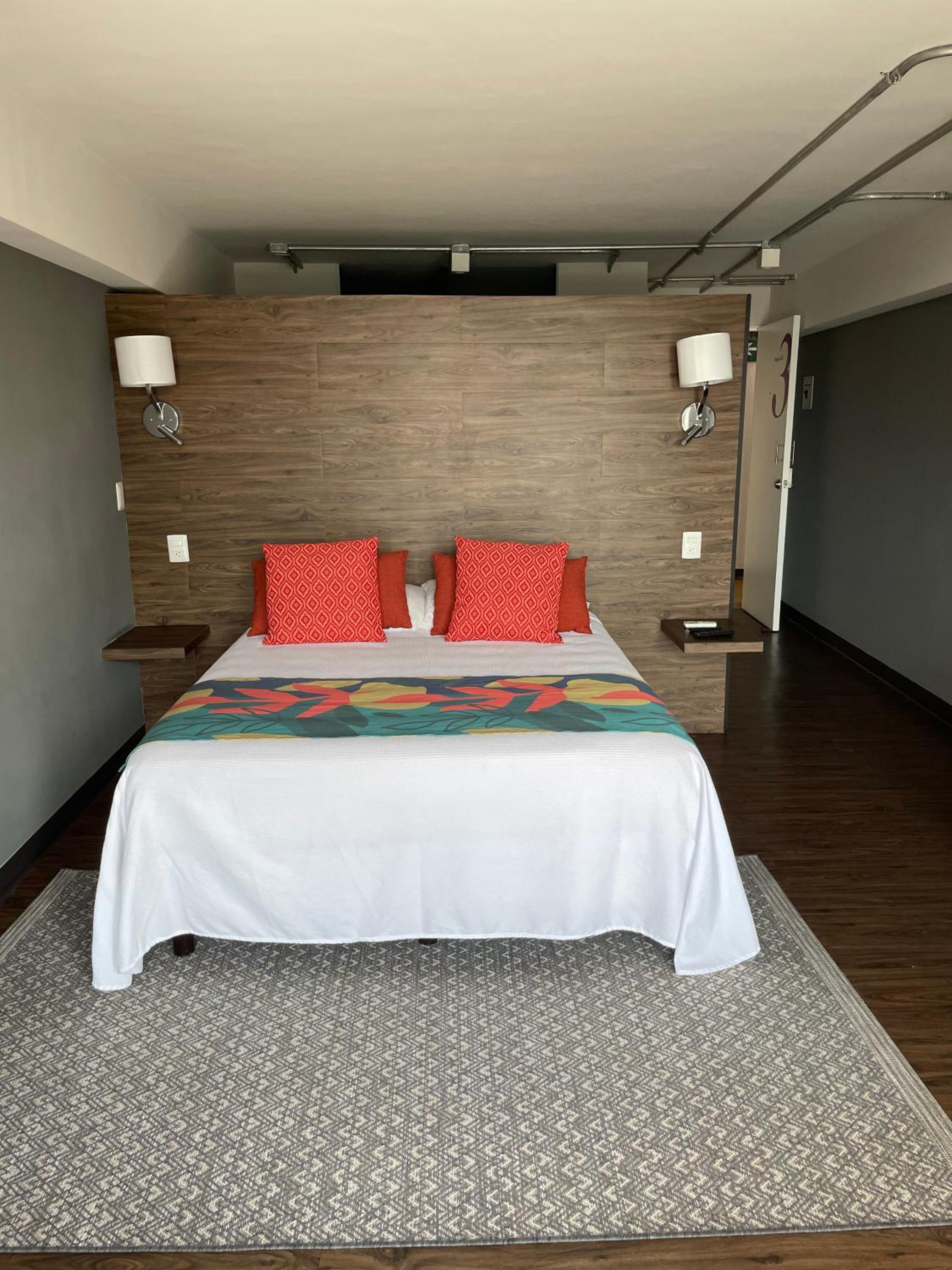 One-Bedroom Apartment - Photo 4