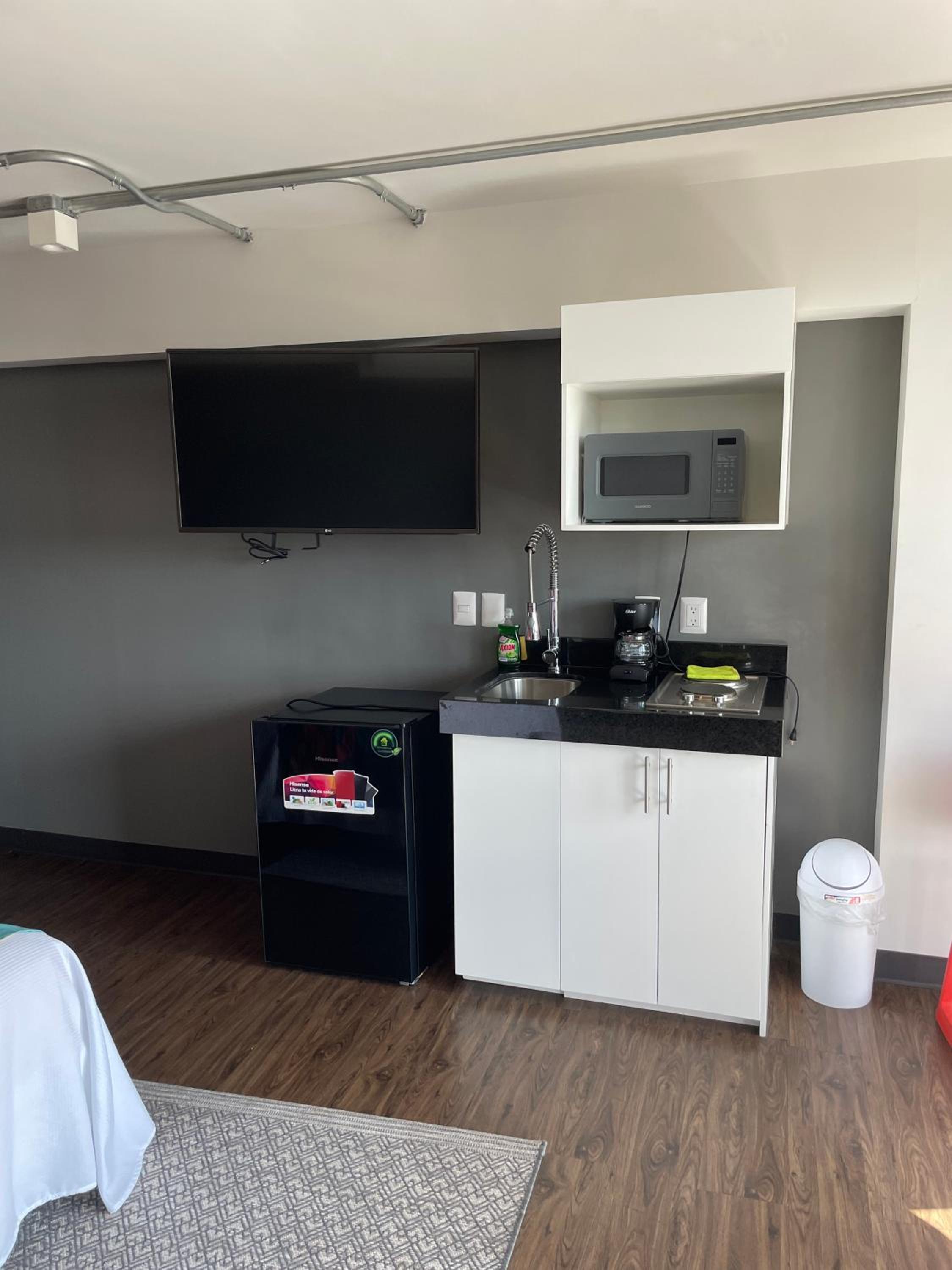 One-Bedroom Apartment - Photo 3