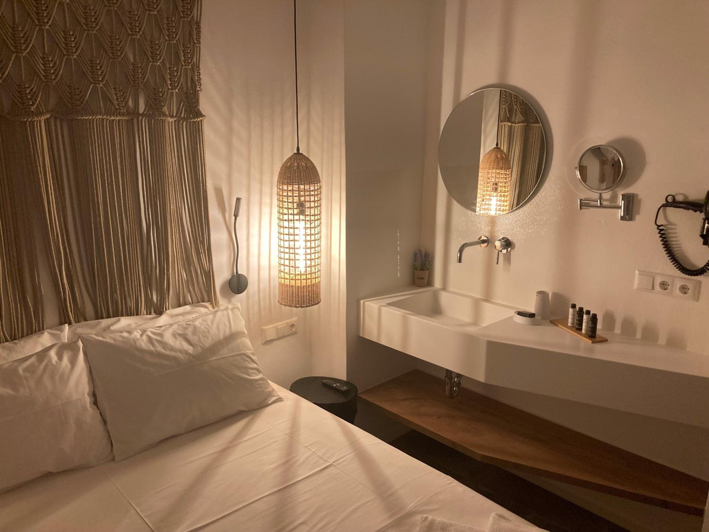 Deluxe Suite - Photo 1