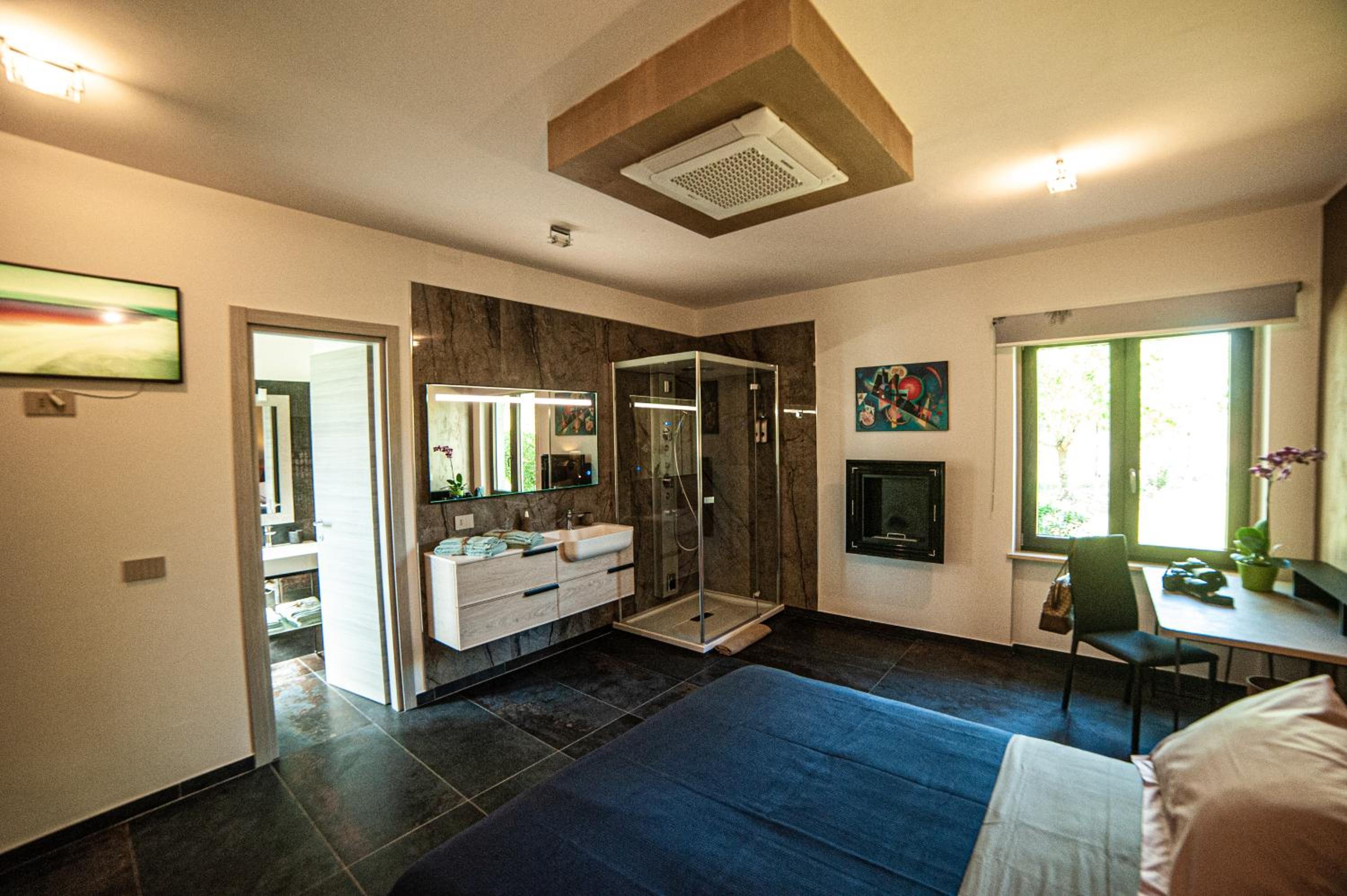 Superior King Room photo 2